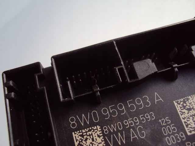 MODUL DRZWI LEWY PRZOD AUDI A4 B9 8W0959593A Part number 8W0959593A