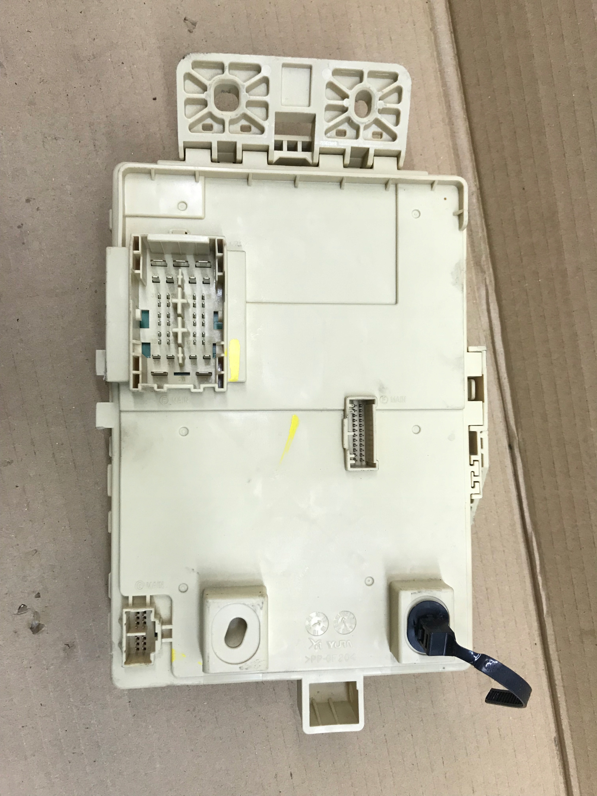 HYUNDAI I30 III SKRZYNKA BEZPIECZNIKÓW 91950-G4050 Typ samochodu Samochody osobowe