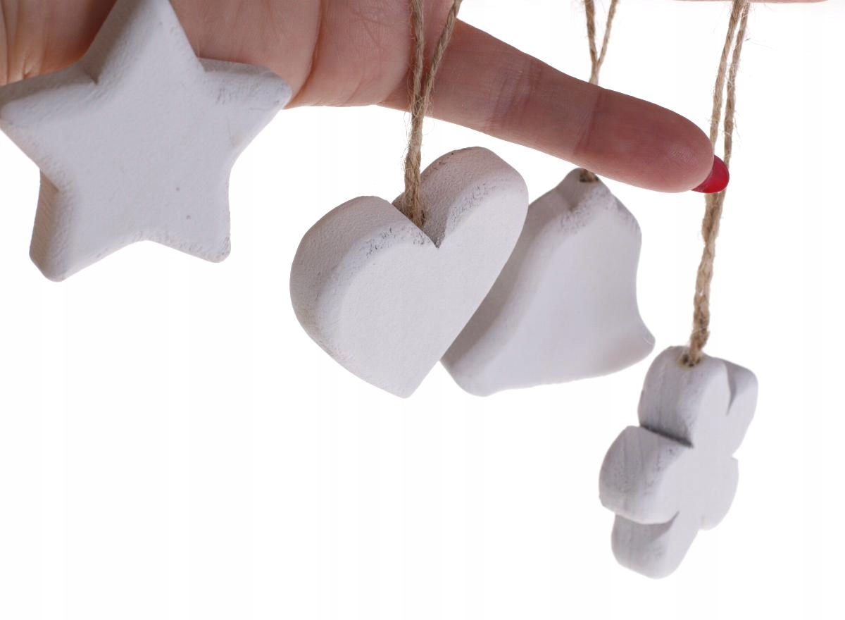 

komplet drewnianychwybielanych zawieszek D22