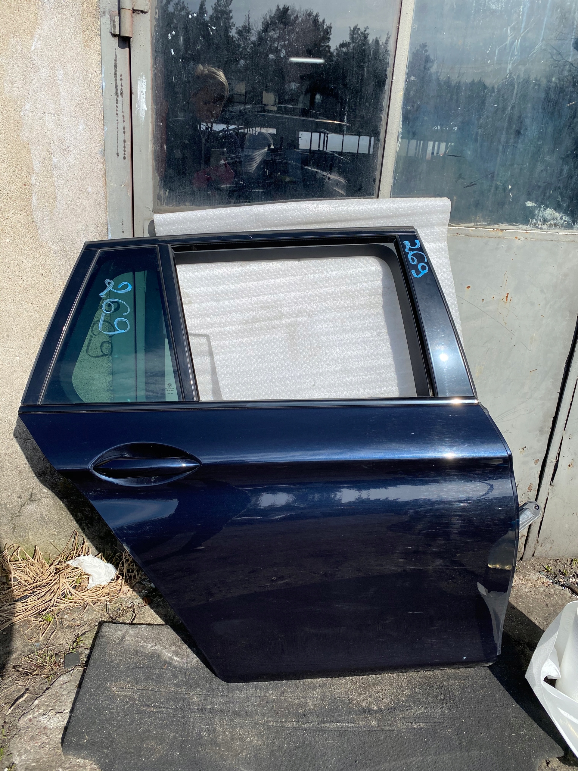 269 BMW F11 DRZWI TYLNE PRAWE CARBONSCHWARZ 416