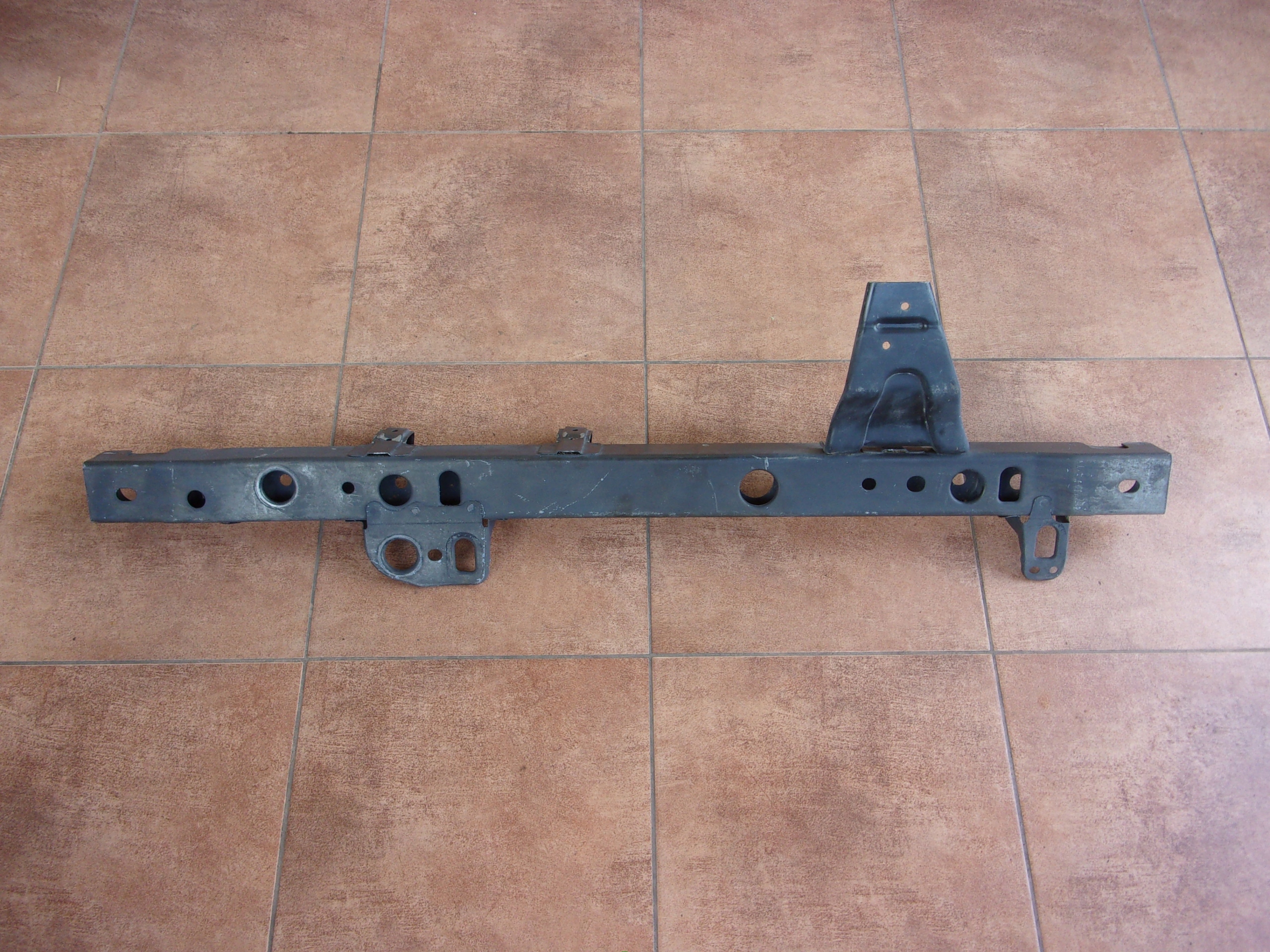 NISSAN JUKE 2010- 10- BELKA DOLNA PASA PRZEDNIEGO