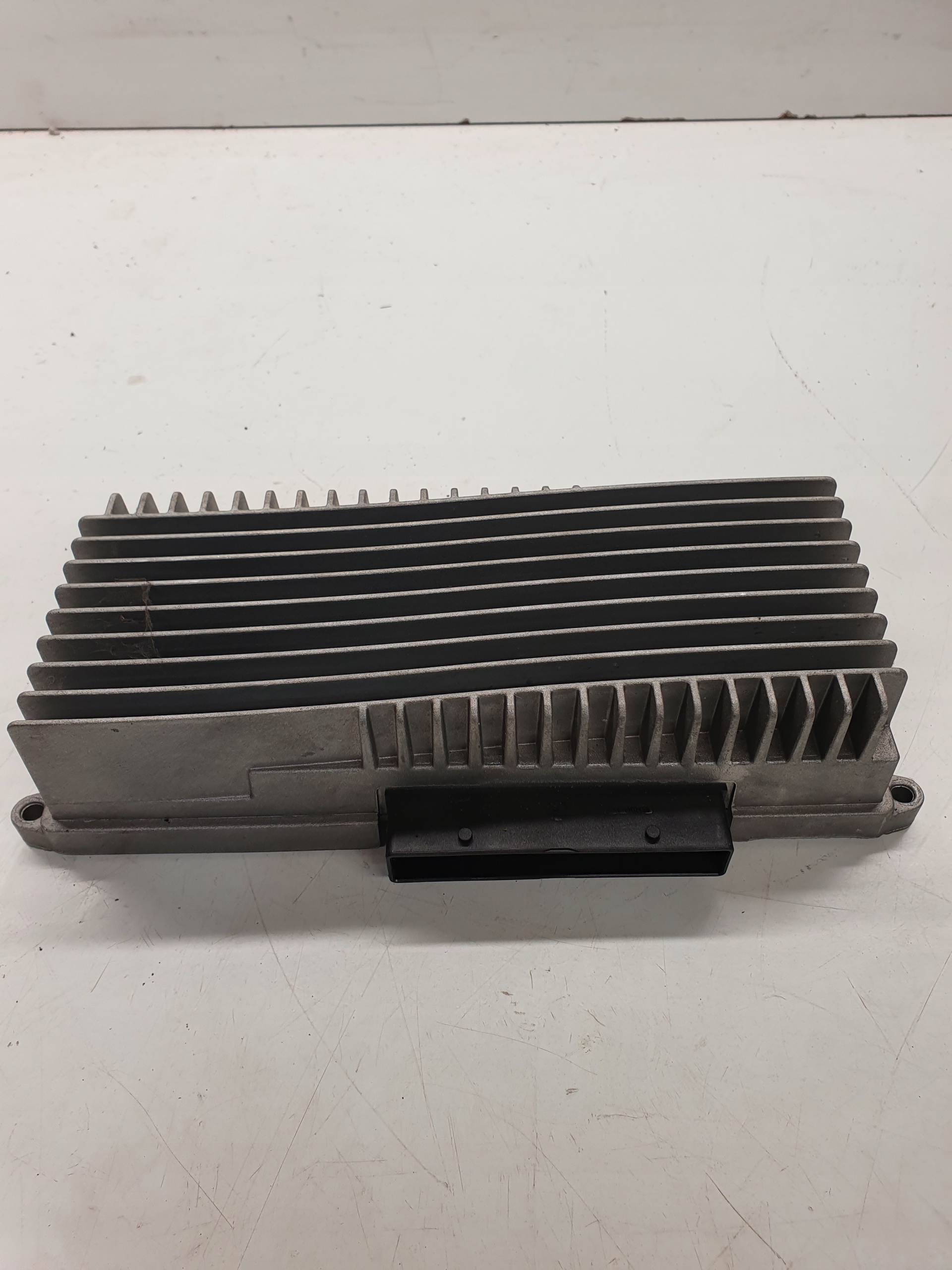 WZMACNIACZ AUDIO AUDI A4 B8 A5 Q5 8R0035223