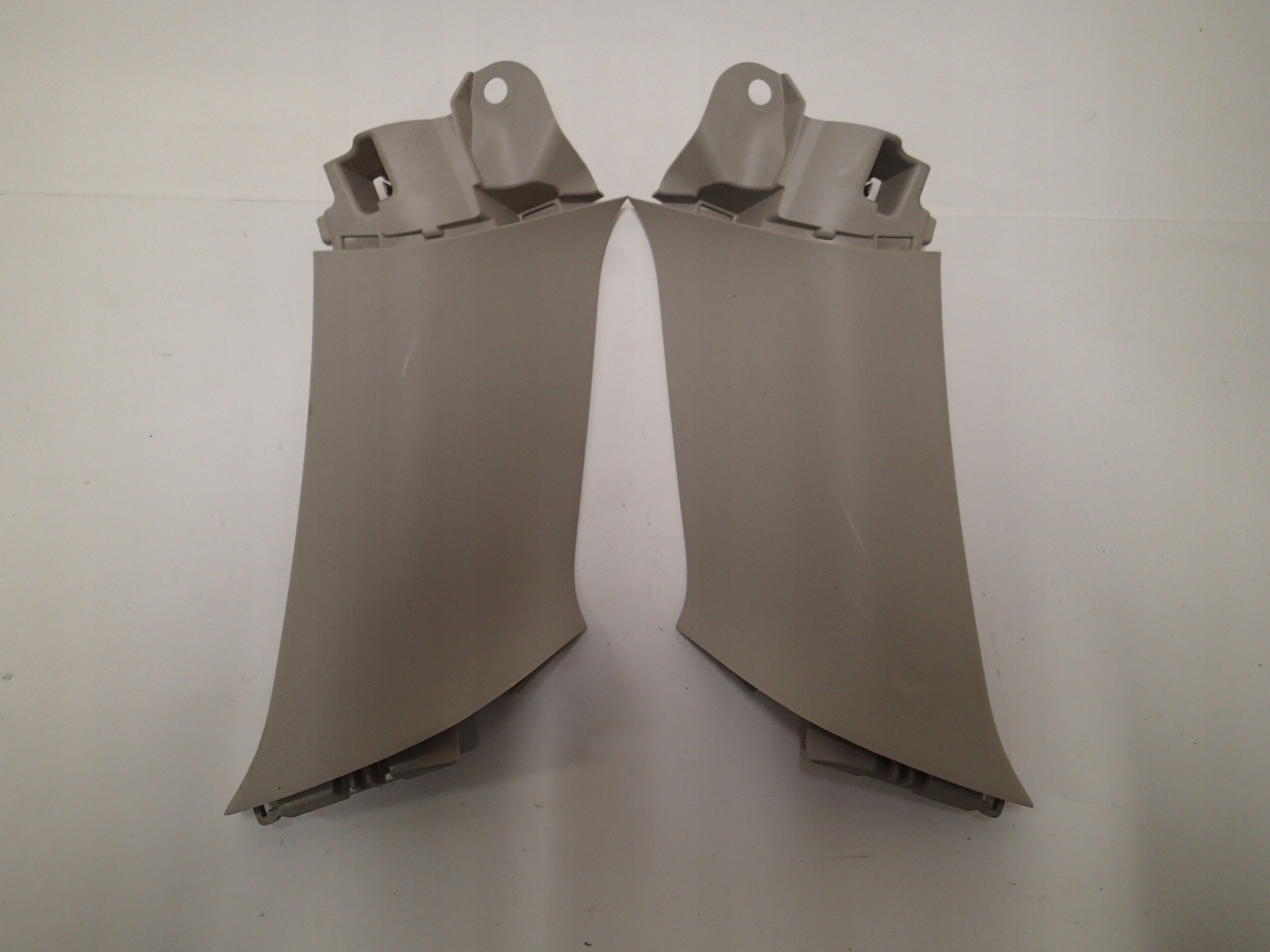 OSŁONA PRAWA SŁUPKA TYLNEGO MAZDA6 GJ 13 -> KOM