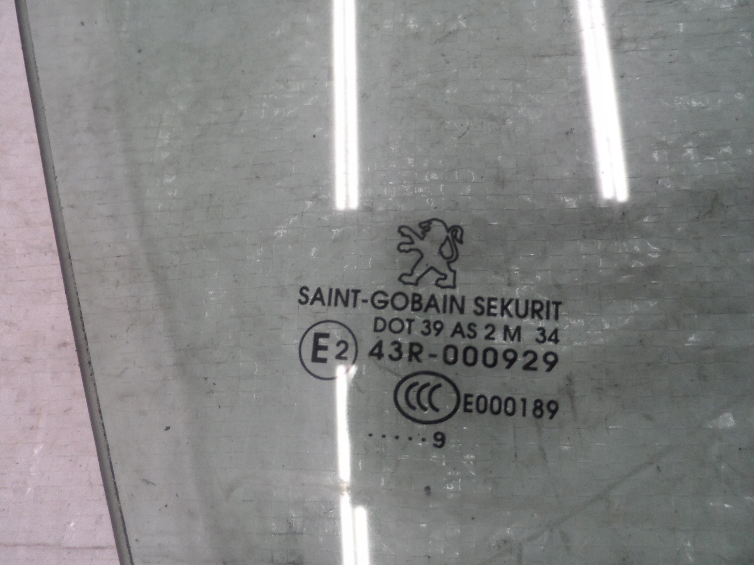 SZYBA DRZWI PRZÓD PRAWA PEUGEOT 308 T7 07-11 09r Strona zabudowy przód - prawa