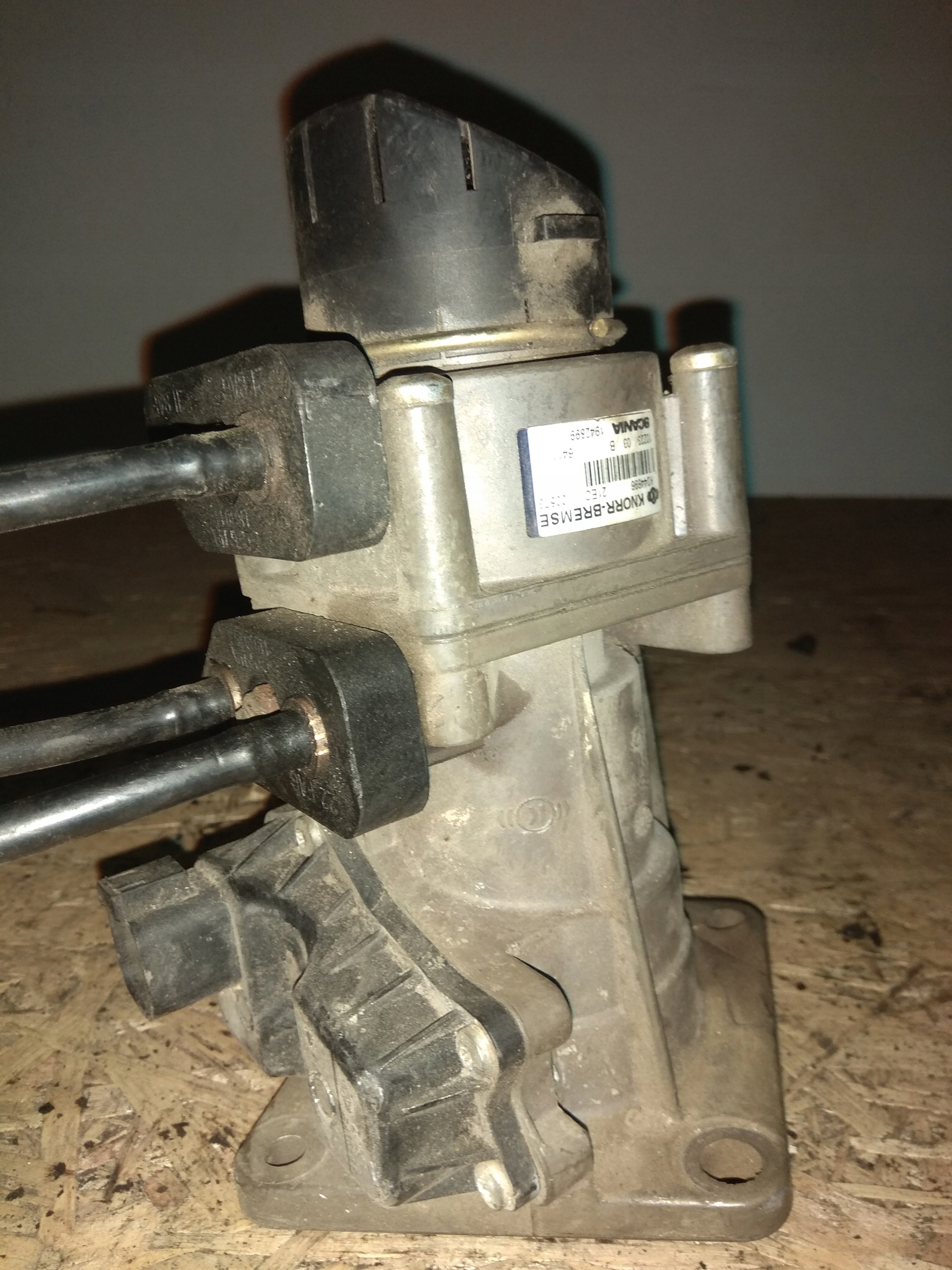 K044696 - Головний гальмівний клапан Scania R