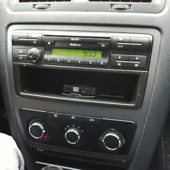 RAMKA RADIOWA RADIO 1DIN SKODA OCTAVIA II 2 61702 Producent części Inny