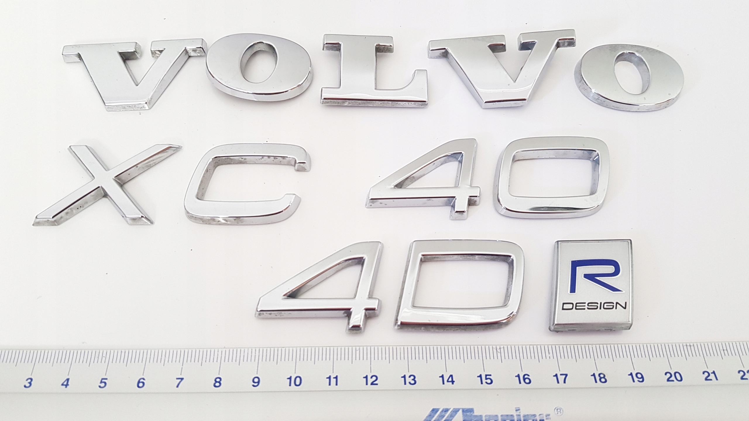 Volvo XC 40 D4 R Design Znak Emblém Nápis