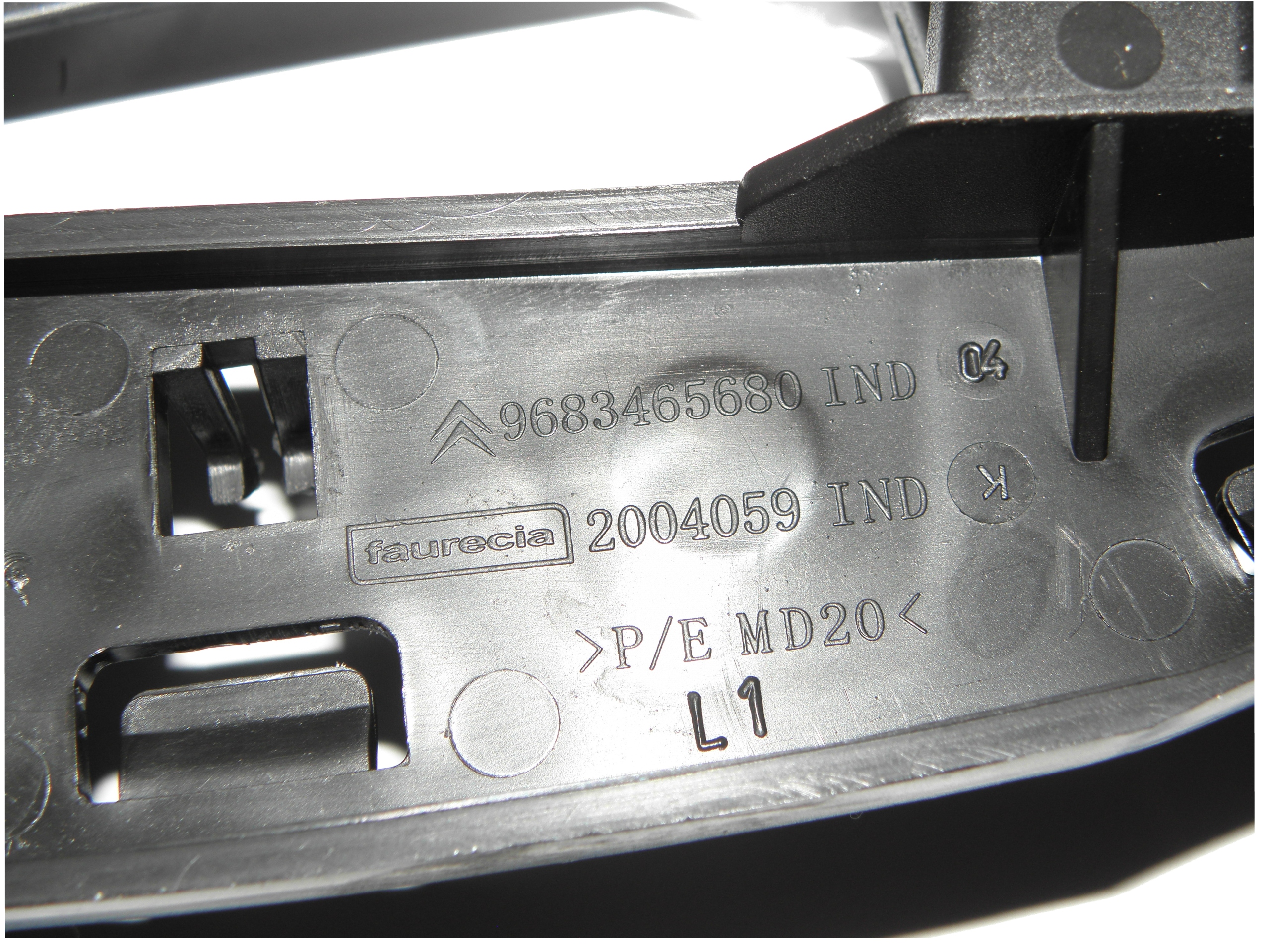 CITROEN C3 DS3 10 SLIZG MOCOWANIE ZDERZAKA PRZOD Installation side Front