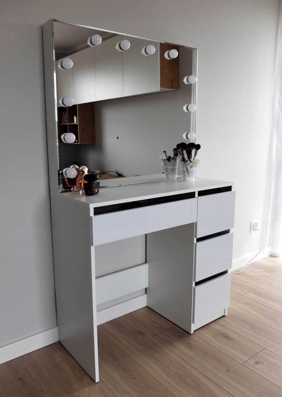 TOALETKA DO MAKIJAŻU WIZAŻU Z OŚWIETLENIEM LUSTRO Szerokość mebla 90 cm