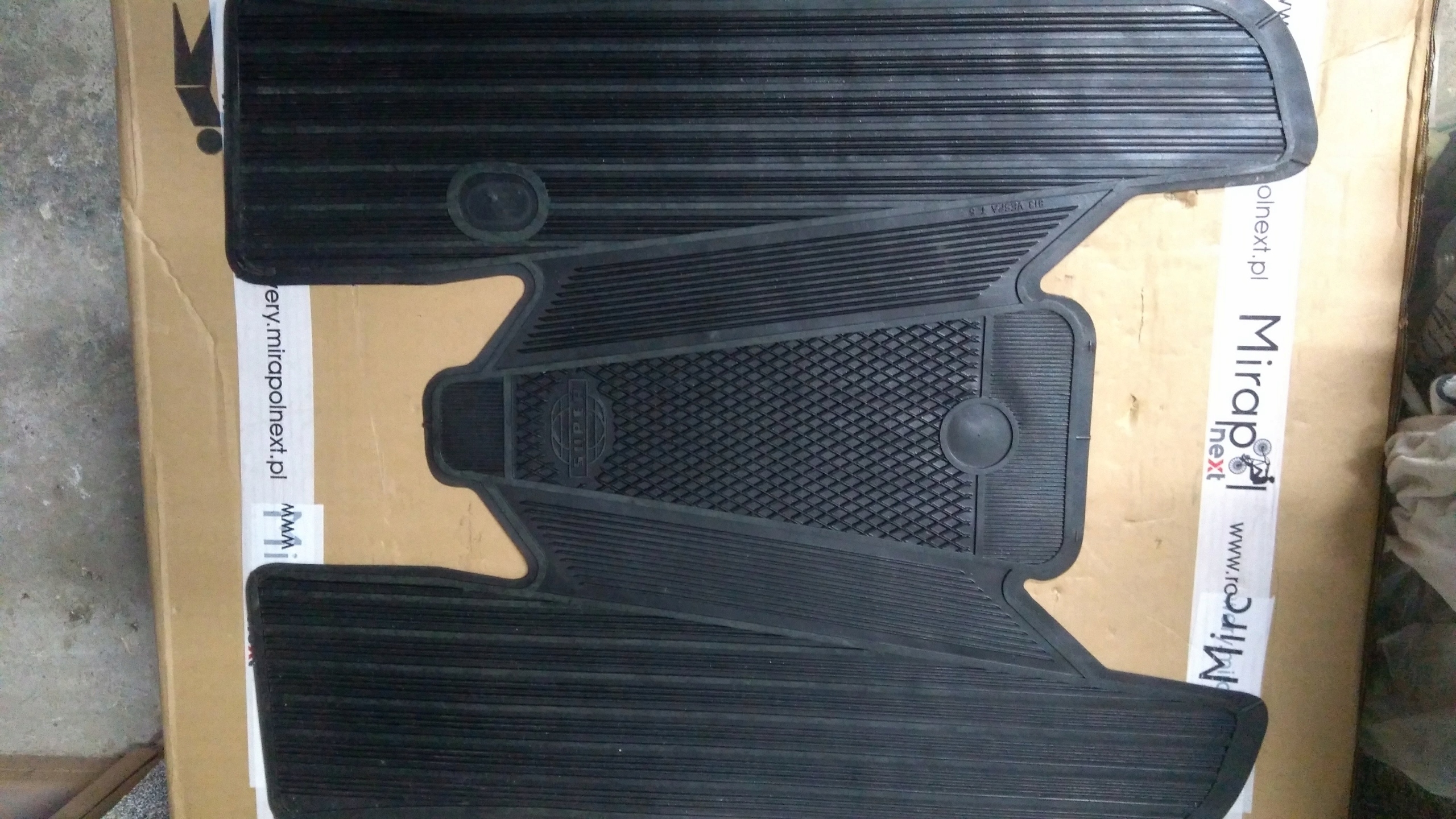 PODŁOGA DYWANIK GUMA PIAGGIO VESPA SUPER