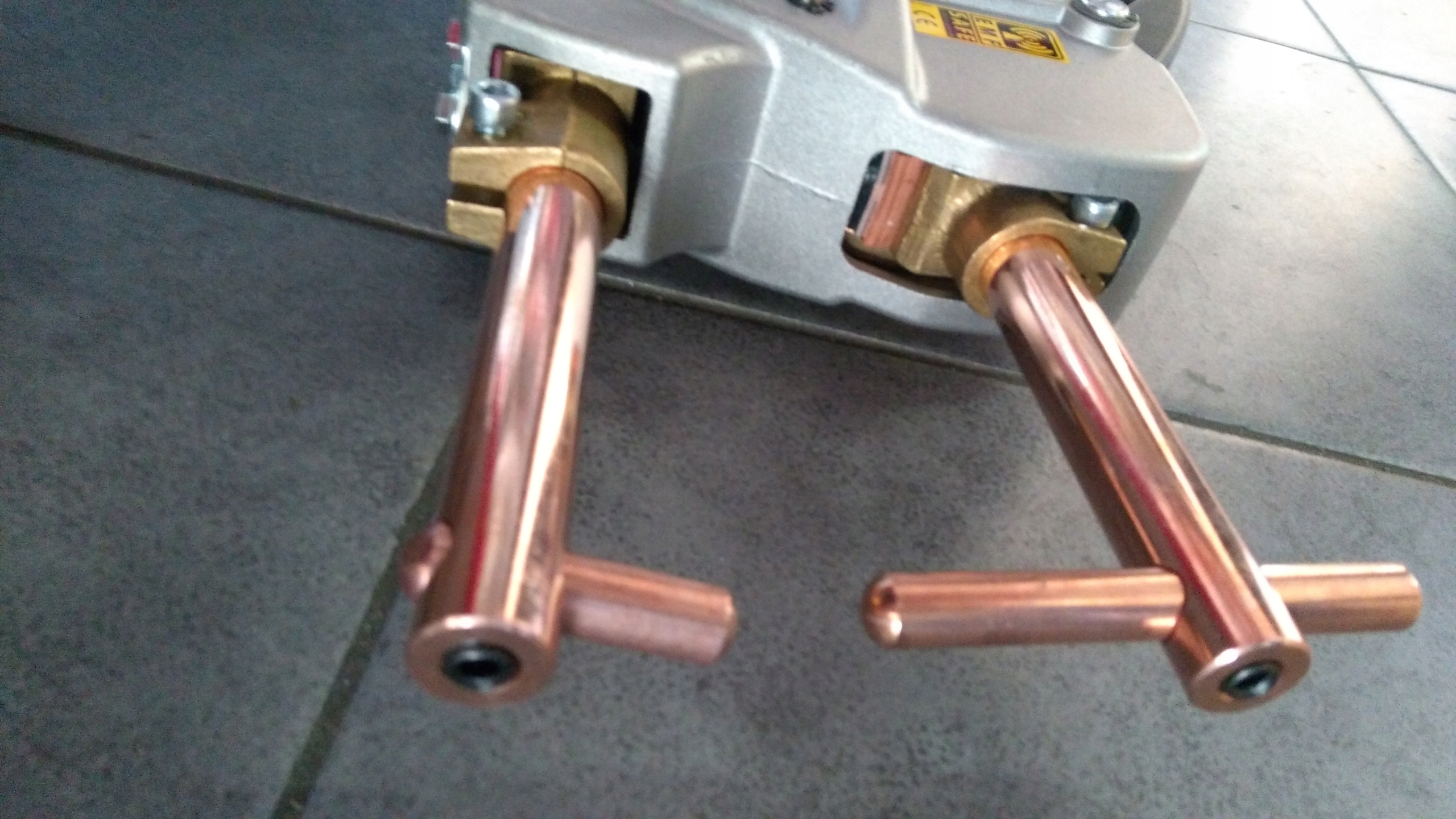 ZGRZEWARKA KLESZCZOWA PROFESJONAL PRZEMYSL Weight with packaging 19 kg