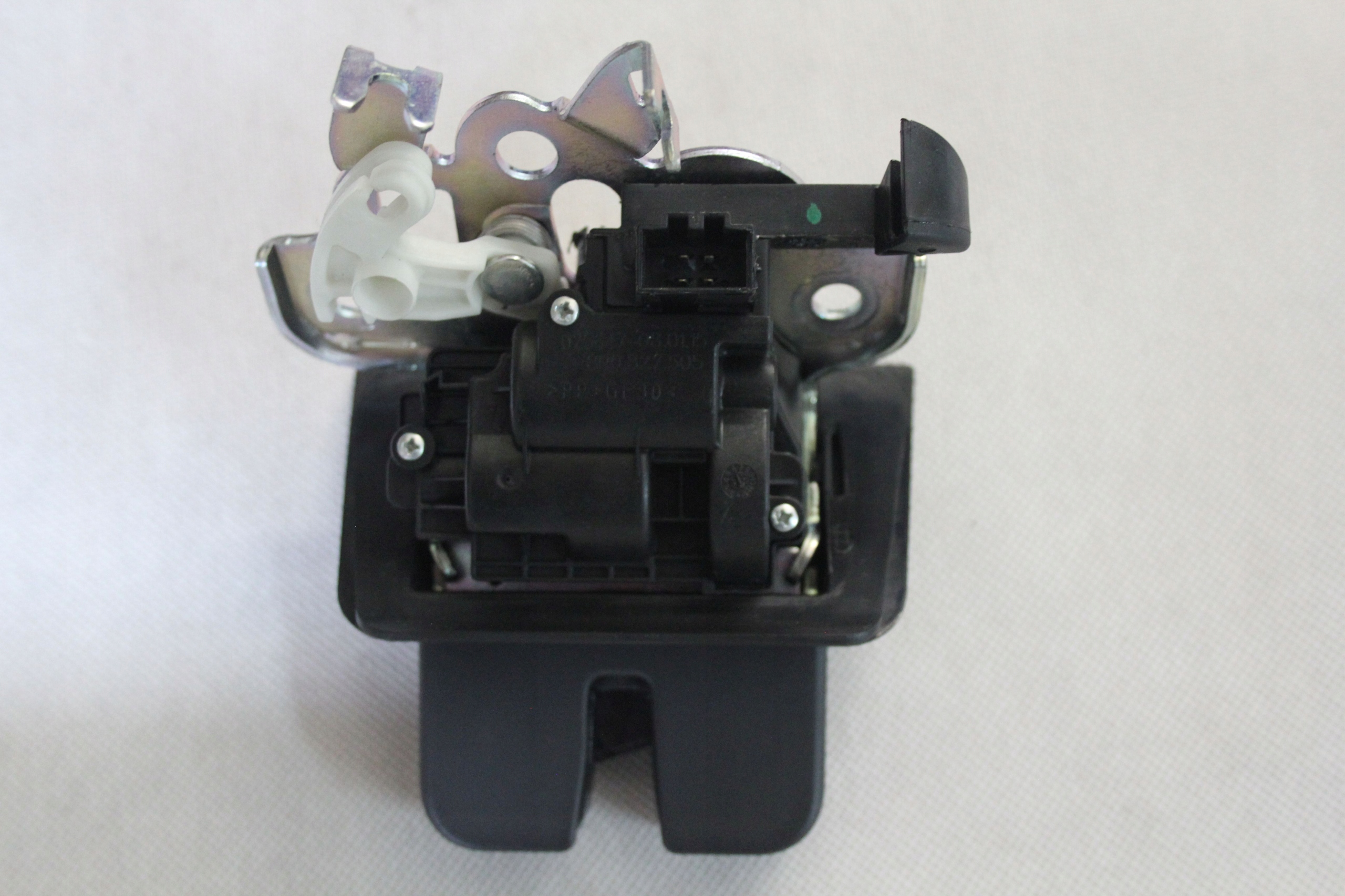 Замок люка VW AUDI A3 3 двери 8R0827505