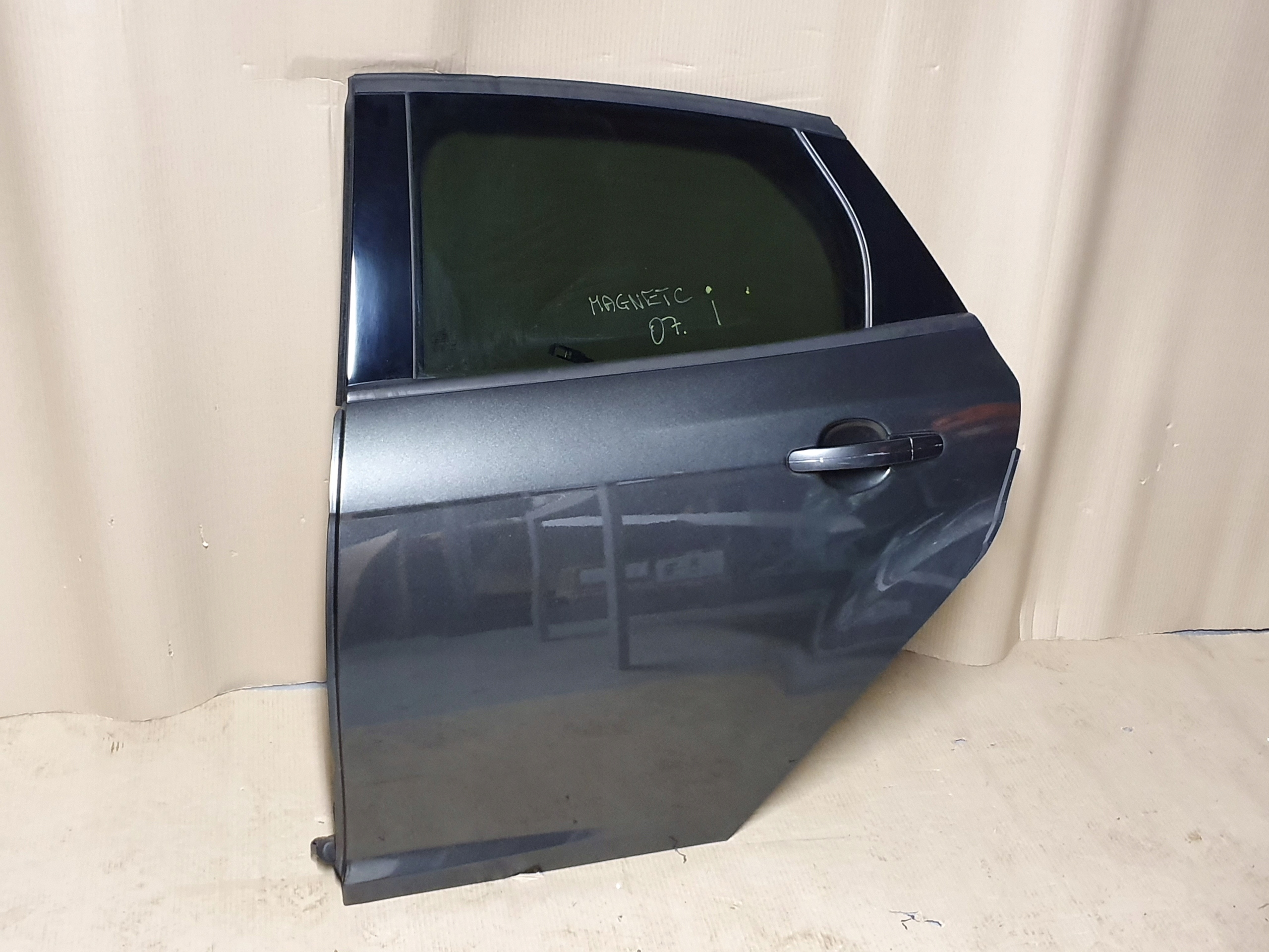 FORD FOCUS MK3 HB LIFT DRZWI LEWE TYŁ MAGNETIC Strona zabudowy tył - lewa