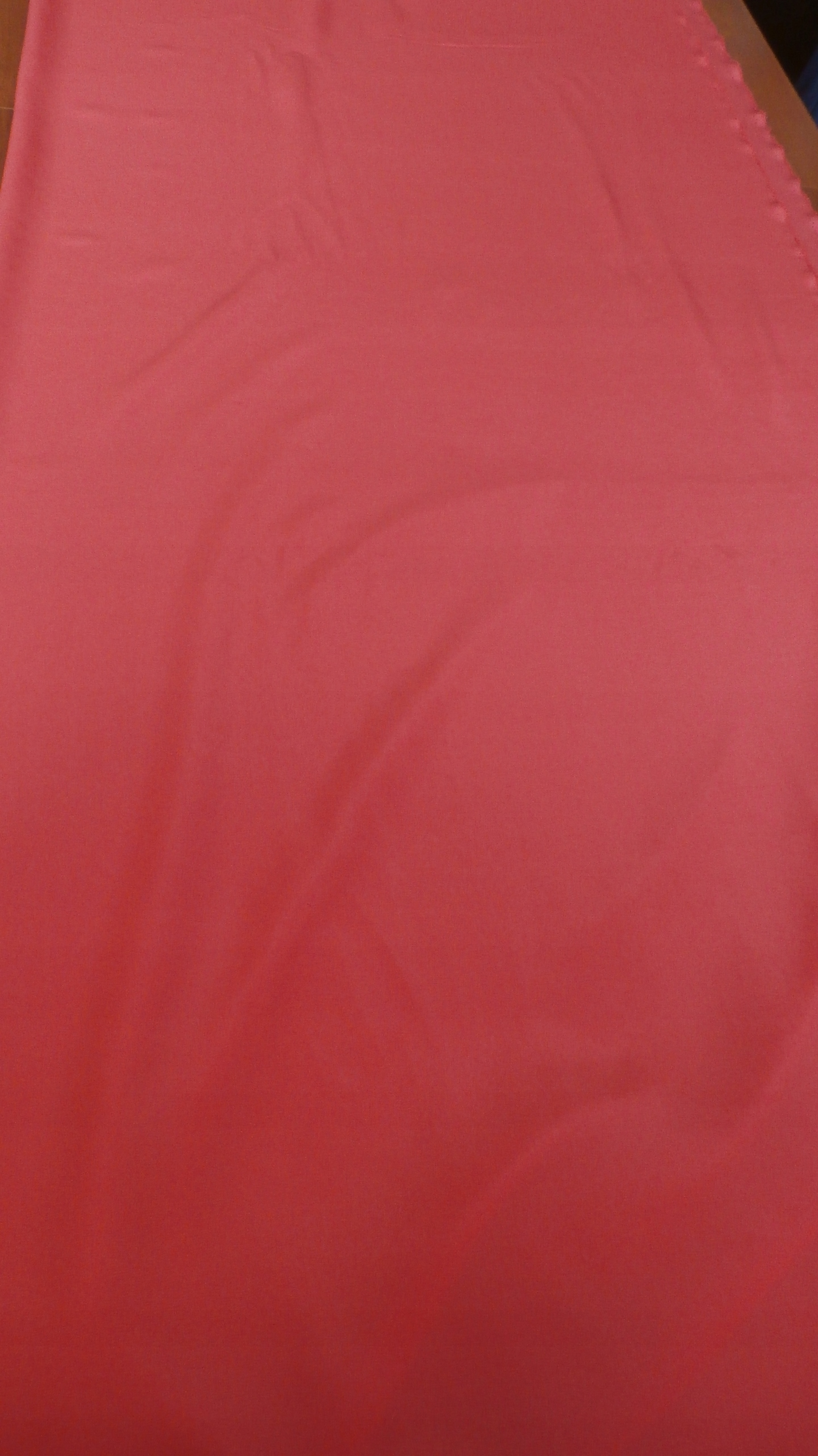 korálový hedvábný satén