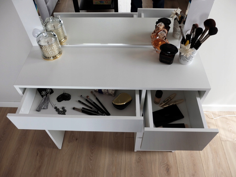 TOALETKA DO MAKIJAŻU WIZAŻU Z OŚWIETLENIEM LUSTRO Marka inna