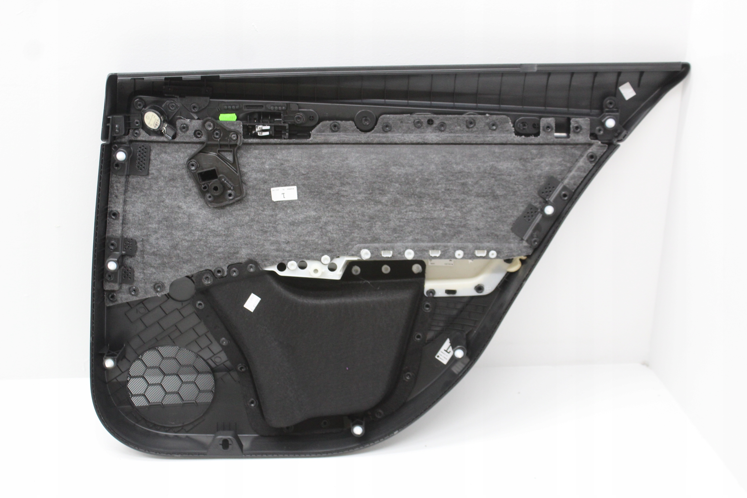 MBM OCTAVIA III TAPICERKA DRZWI LEWA TYŁ 5E0867197 Typ samochodu Samochody osobowe