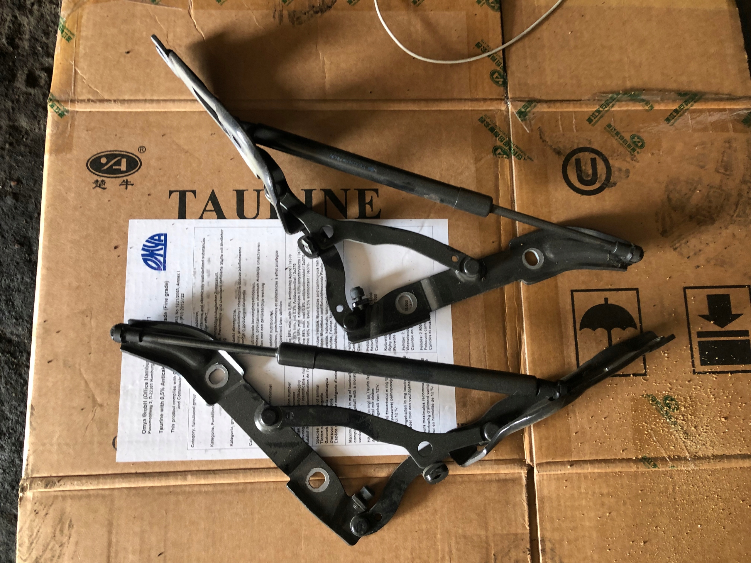 ZAWIASY SILOWNIKI KLAPY TYL BMW F22 2 SZT