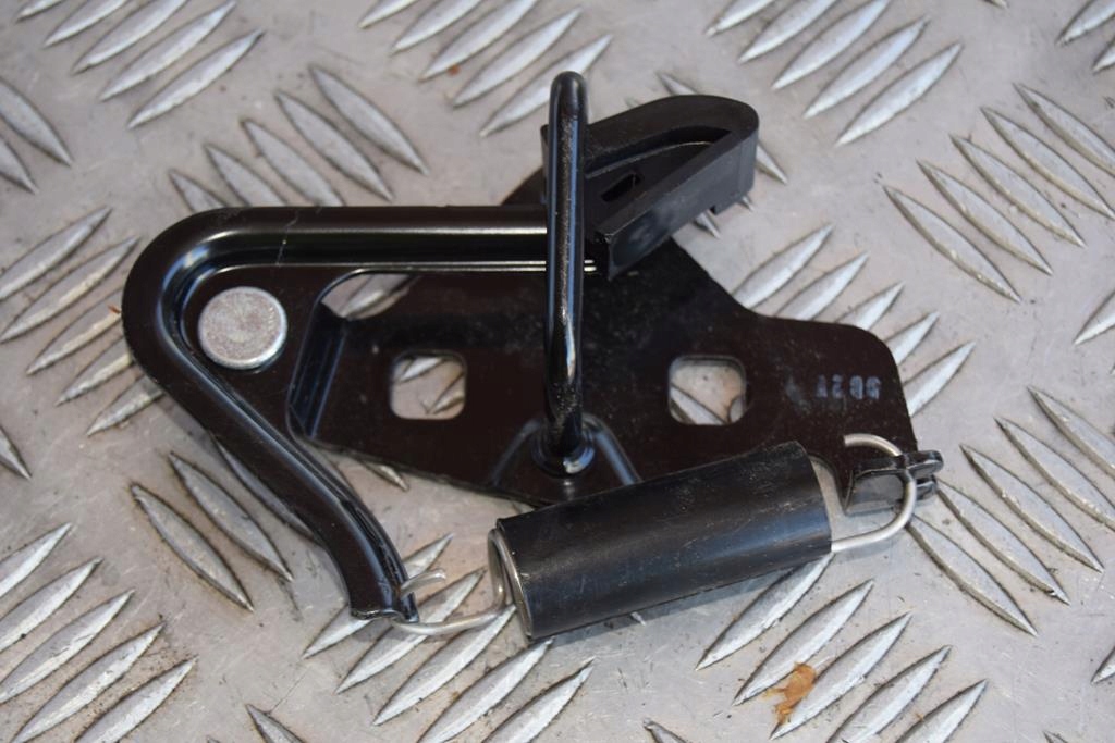 RYGIEL ZAMEK KLAPY FORD MUSTANG S197 11-19 2013 Typ samochodu Samochody osobowe