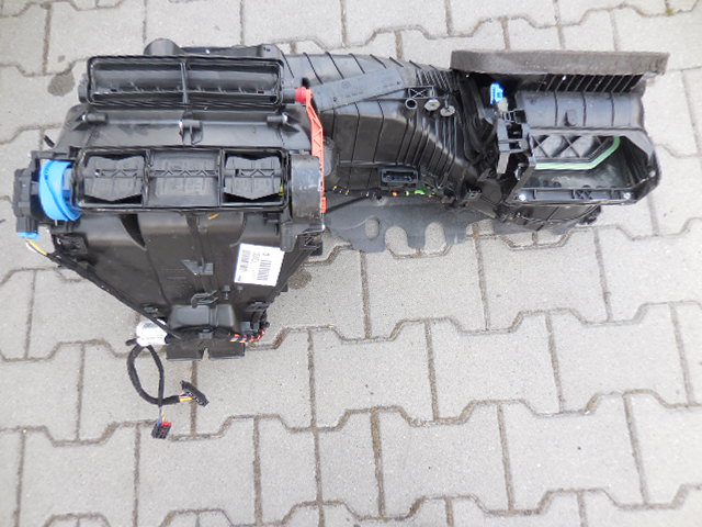 AUDI Q3 нагреватель 8U10820001C