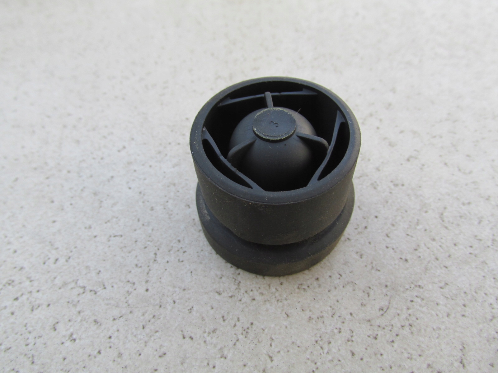 UCHWYT OSŁONY POKRYWY SILNIKA MONDEO MK3 1,8 2,0