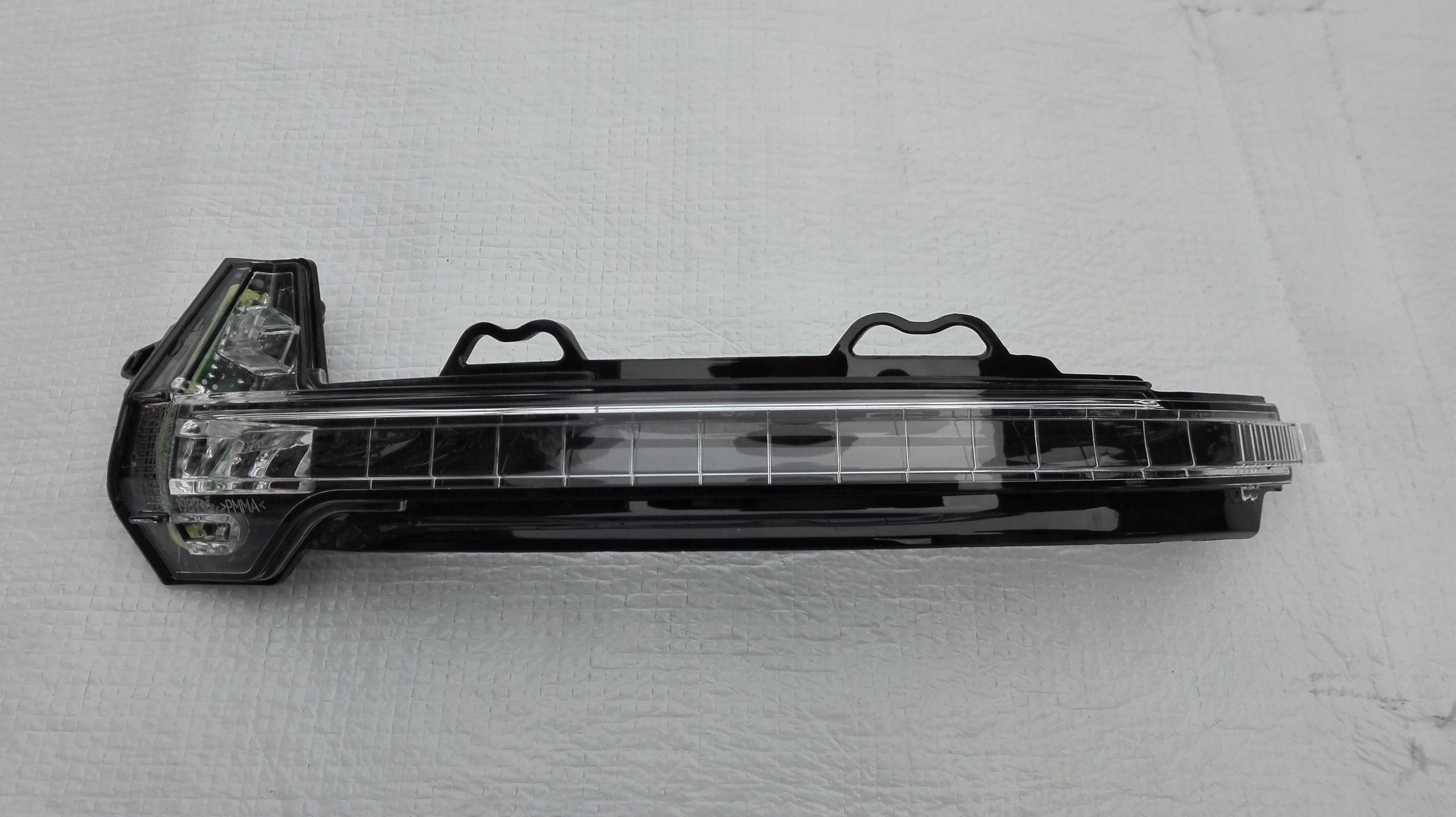 поворотник Audi OE 8W0949101