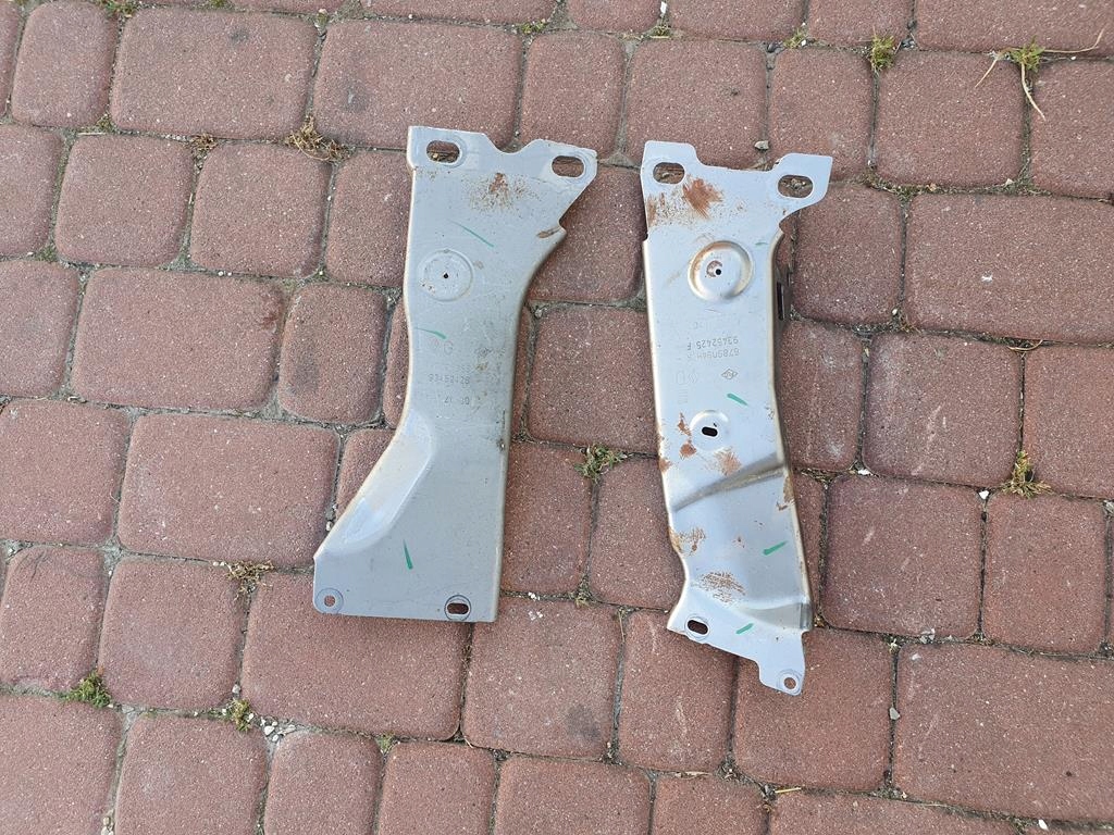 678909486R 67813653R - Кронштейн для променя Vivaro B Trafic III