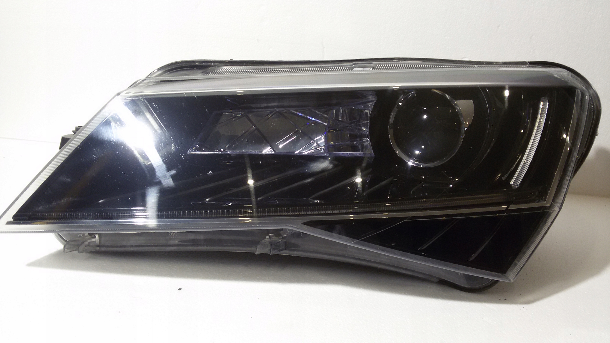 ФАРА ШКОДА SUPERB III 3 БІ-КСЕНОН LEDv1941015b