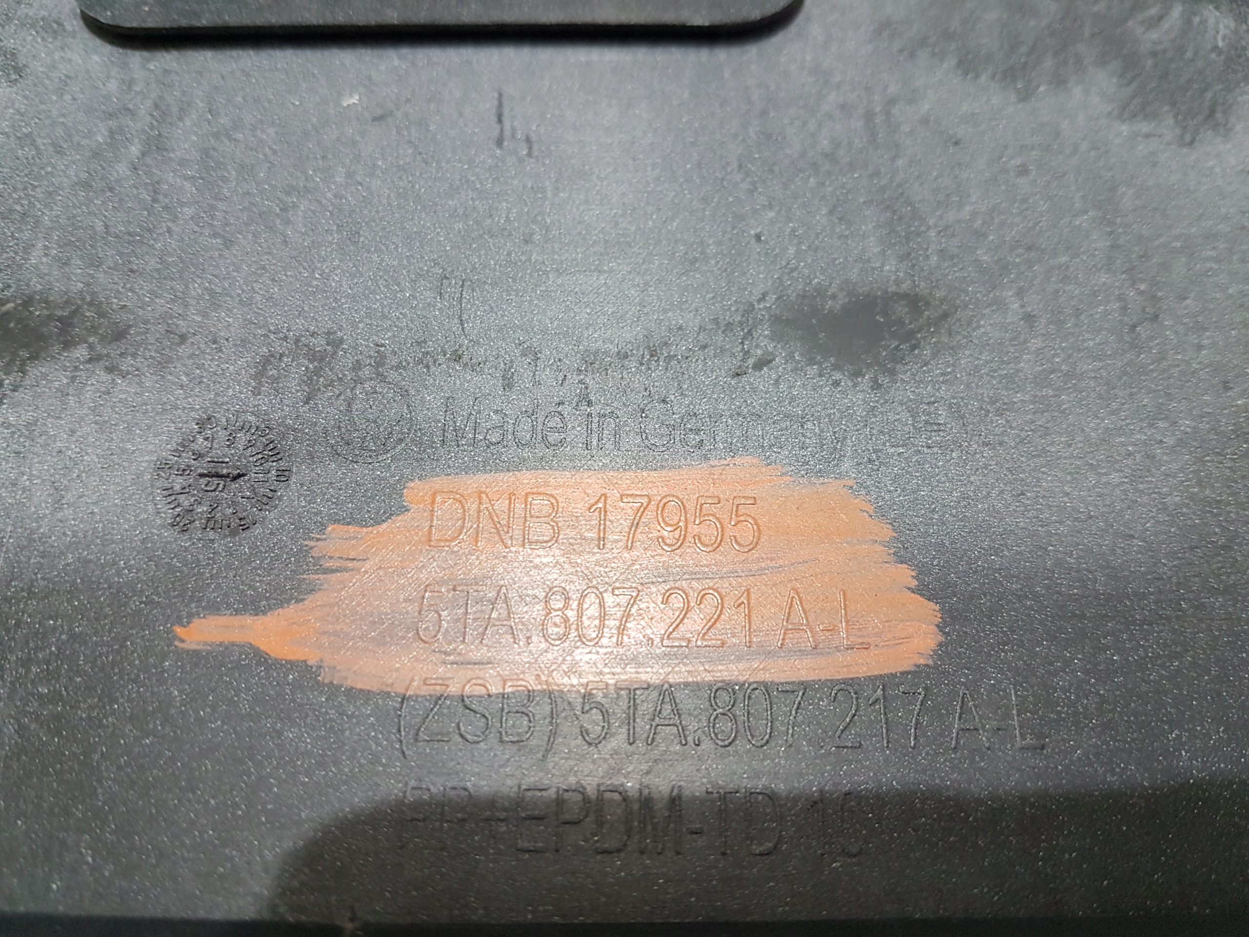 ZDERZAK PRZEDNI PRZÓD VW TOURAN II 15- 5TA807221 Numer katalogowy oryginału 5TA807221