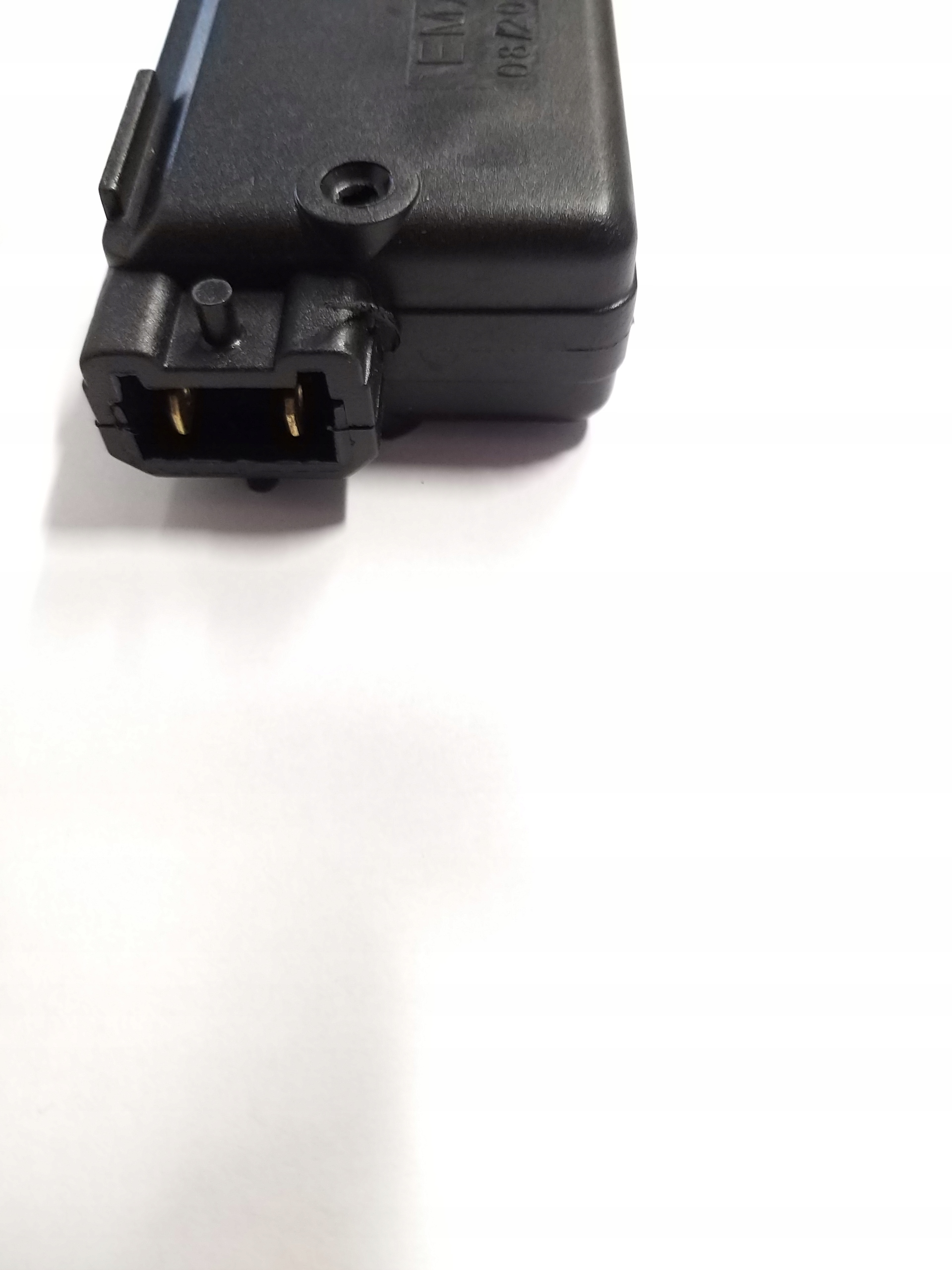 SIŁOWNIK ZAMKA DRZWI KLAPY TYLNEJ RENAULT NISSAN CITROEN PEUGEOT OPEL FIAT Producent części EMA