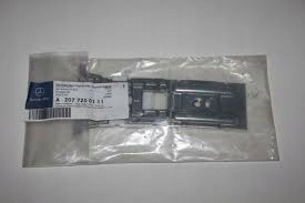 PŁYTKA MOCUJĄCA TYLNA PRAWĄ SZYBĘ MERCEDES CLS 350