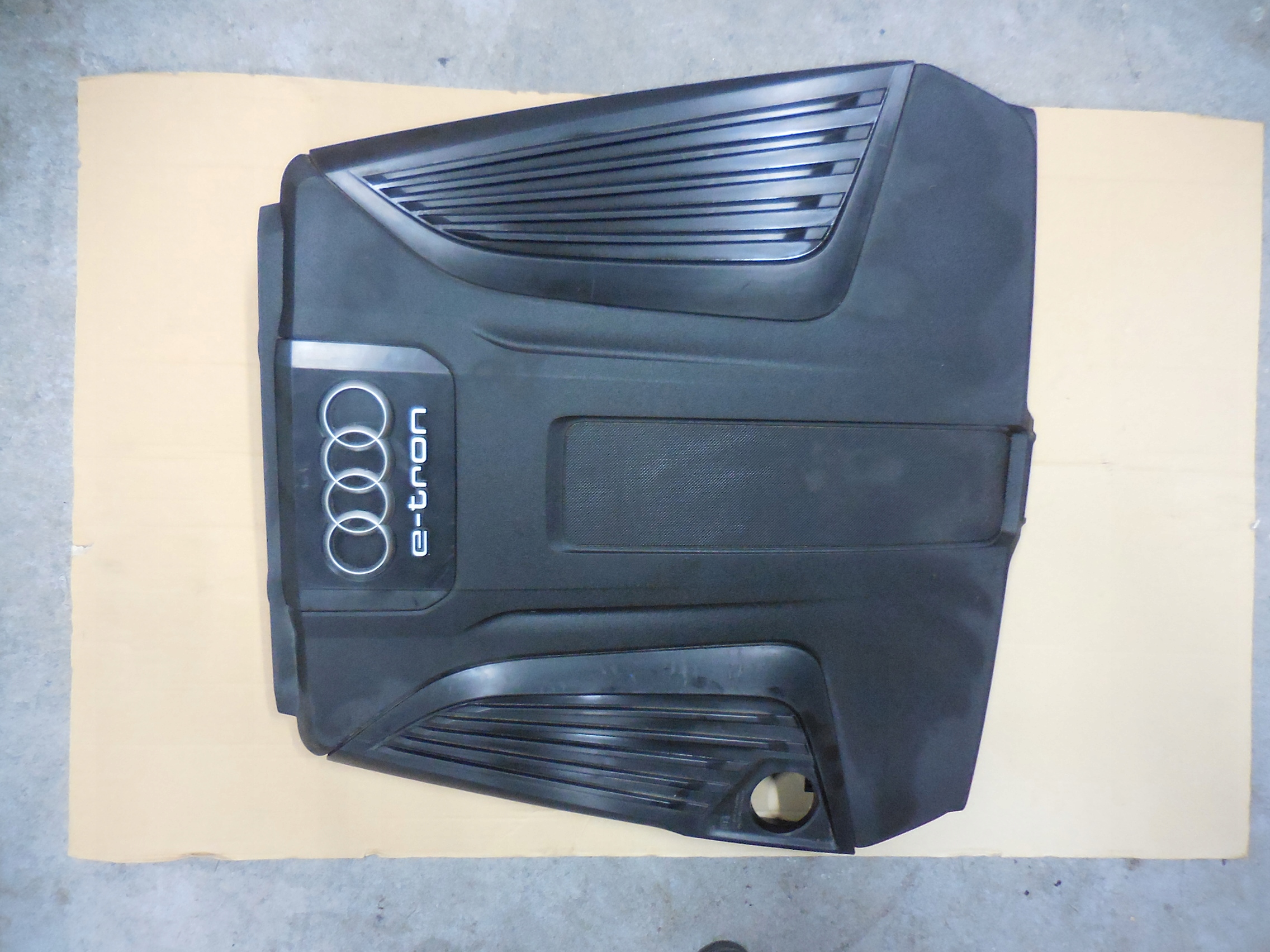 AUDI Q7 4M E-TRON крышка двигателя воздушный фильтр