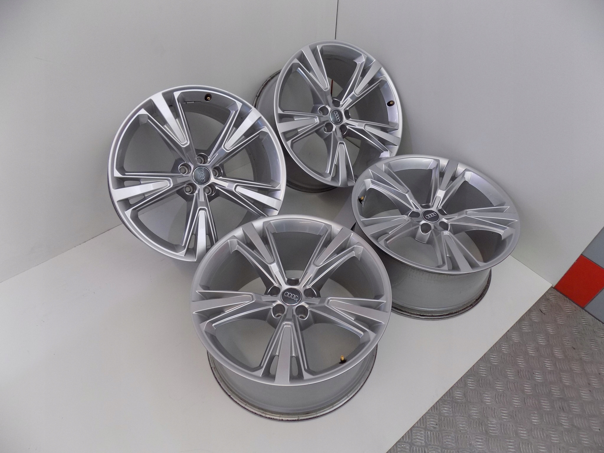 4m8601025h Alyuminievye Diski Diski Kolesa 21 Audi Q8 Q7 4m Xdalys Lt