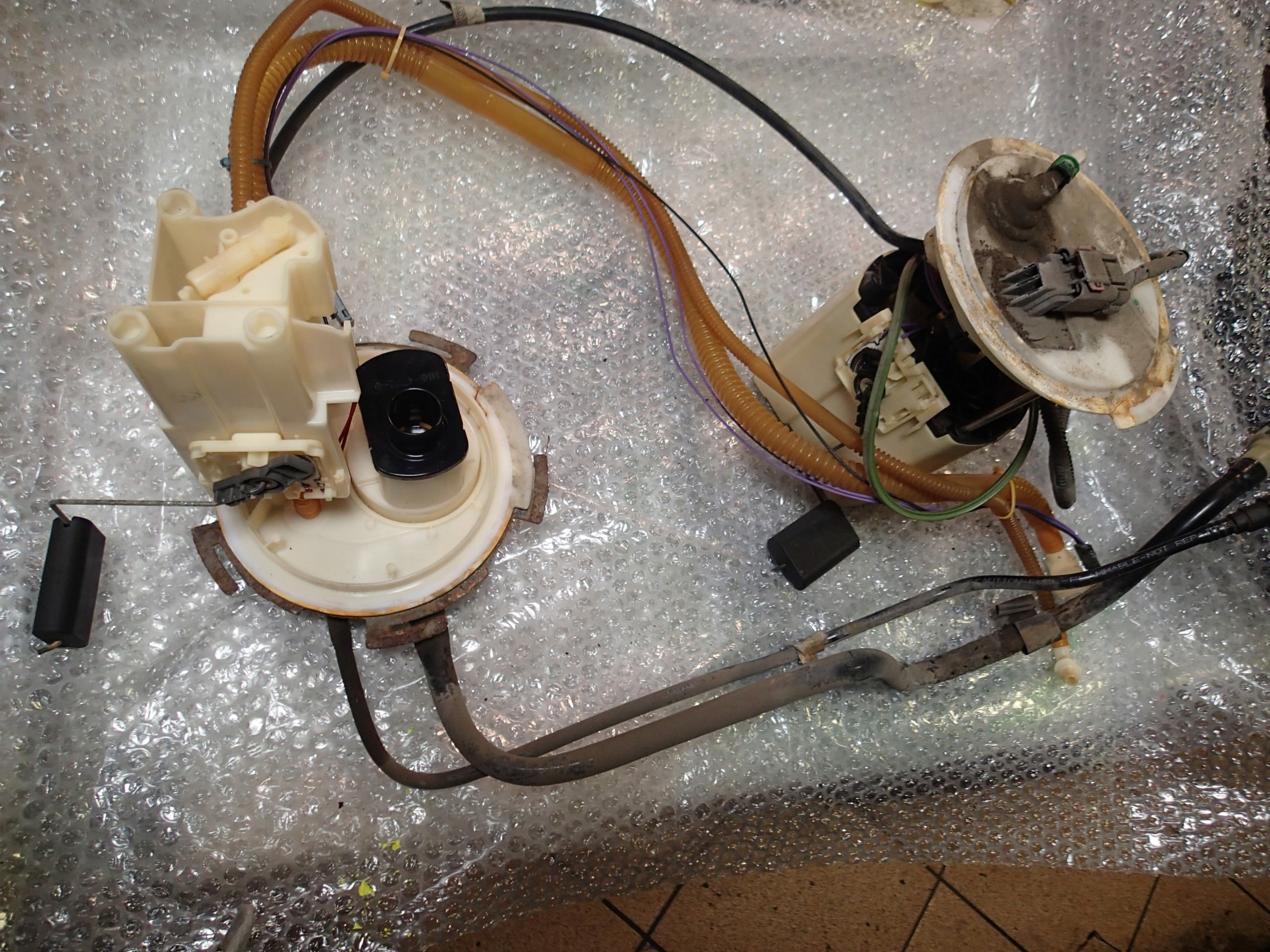 Топливный насос крайслер пацифика 3. 5. Топливный насос chrysler pacifica. Крайслер пацифика насос. Крайслер пацифика насос.