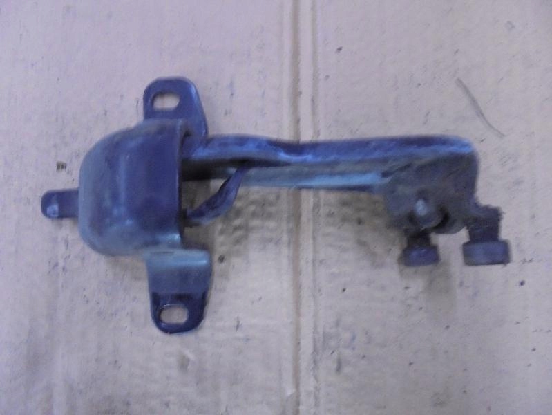 Петля ролик правой двери MERCEDES VITO A6397602347