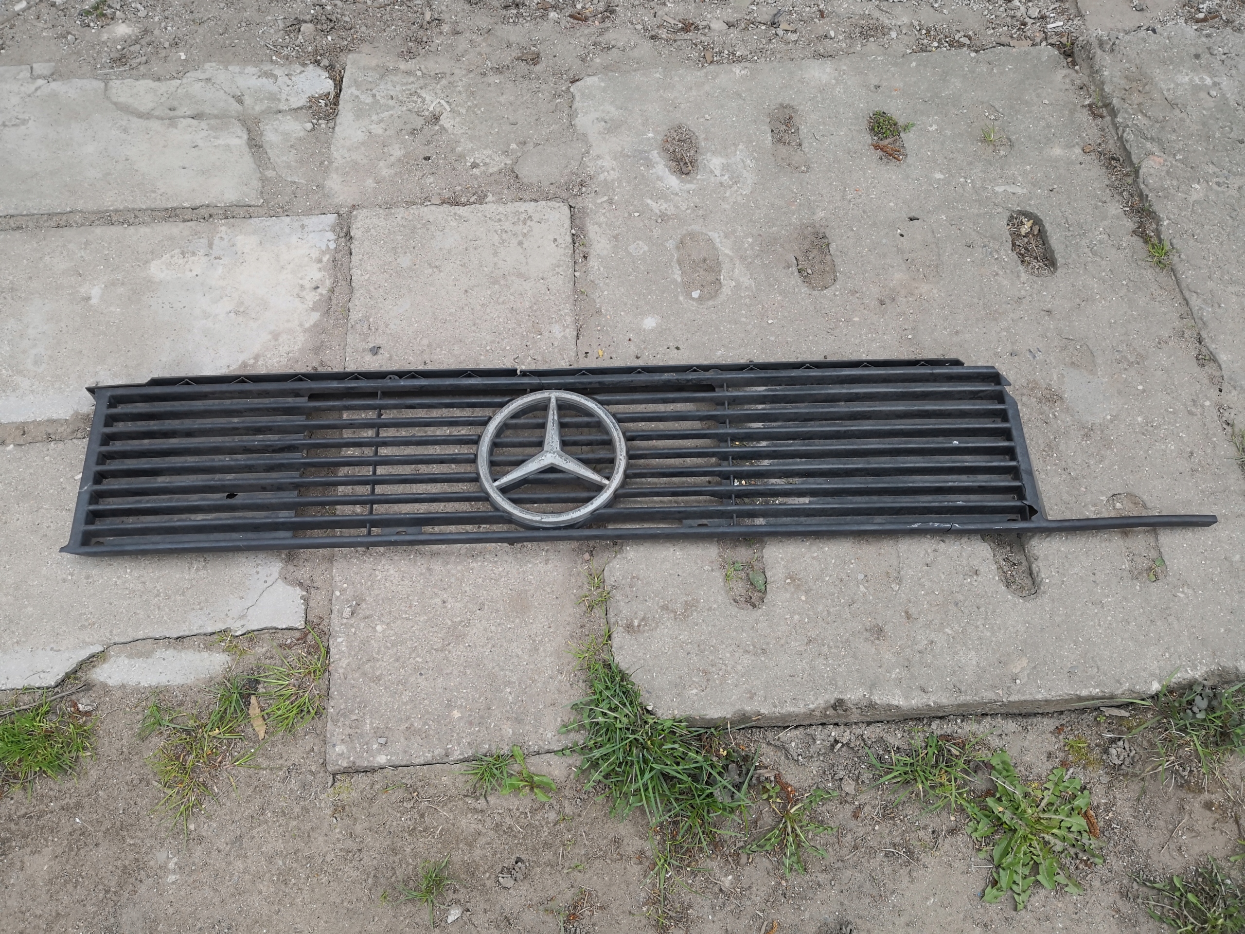 Mercedes MB100 W631 Atrapa Grill 91-