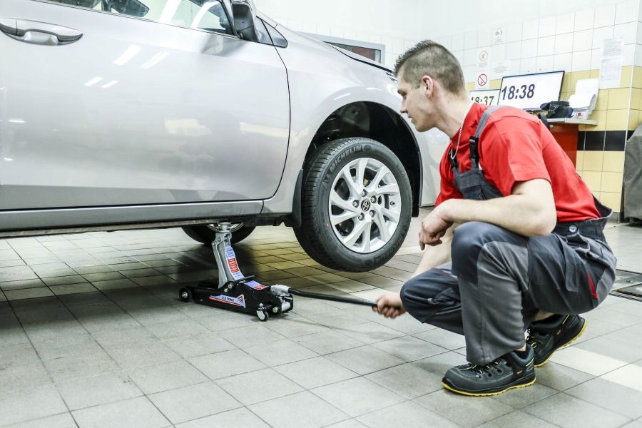 LEWAREK PODNOŚNIK SAMOCHODOWY NISKOPROFILOWY ŻABA 2,5T MOCNY NADSTAWKA GUMY Maksymalna wysokość podnoszenia 365 mm