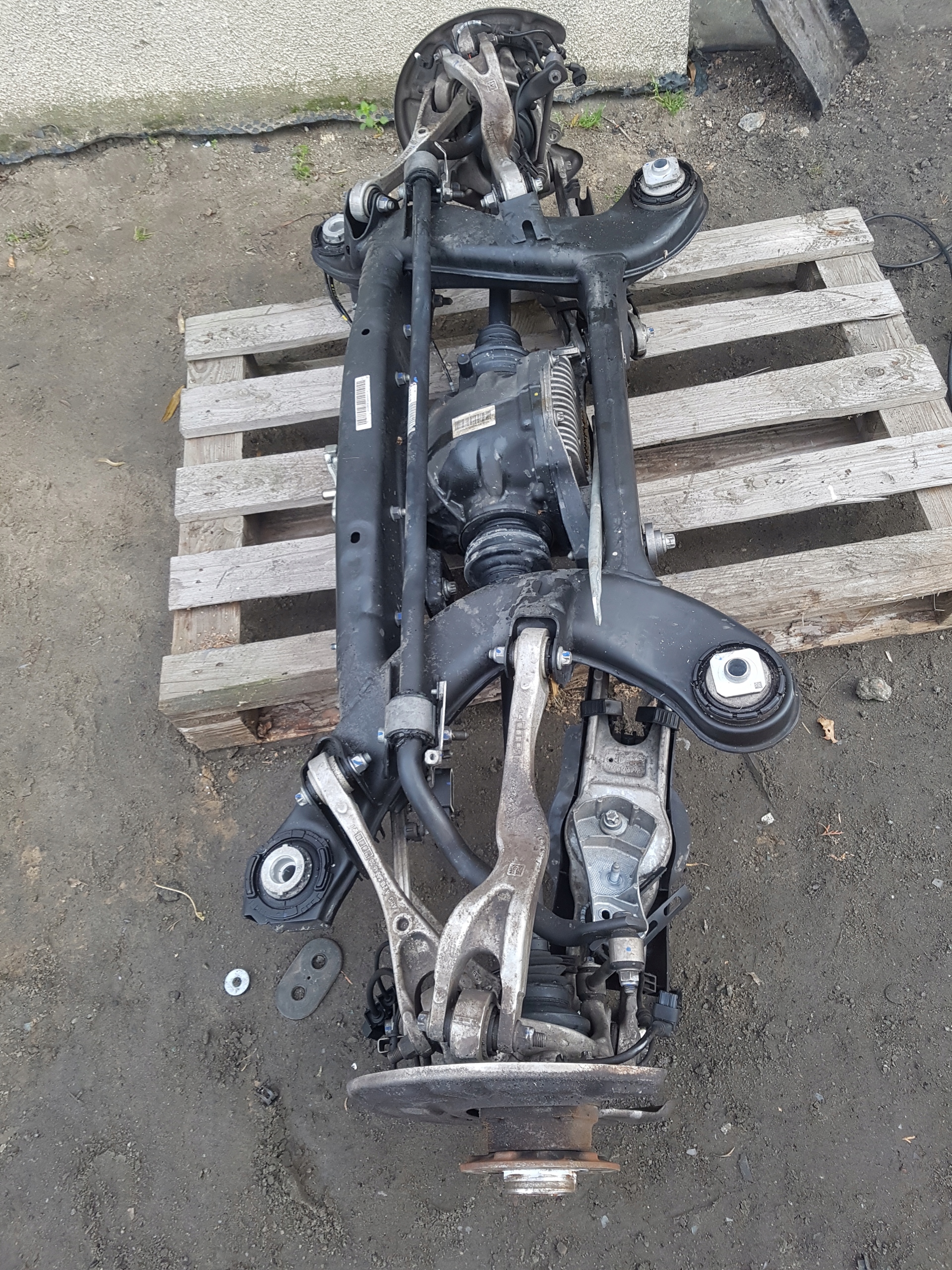 ZAWIESZENIE TYŁ PRAWA STRONA MERCEDES W213 AMG 6,3