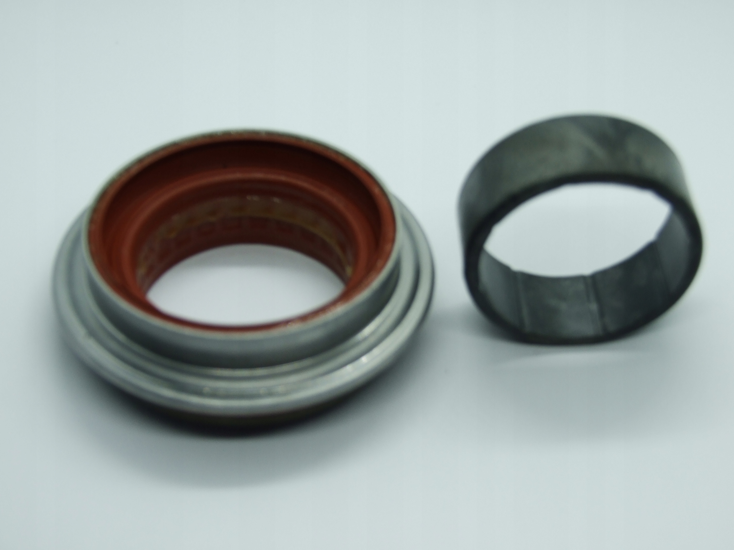 CN15-7H429-BA - САЛЬНИК ПОЛУОСИ FORD KUGA ESCAPE РЕДУКТОР США