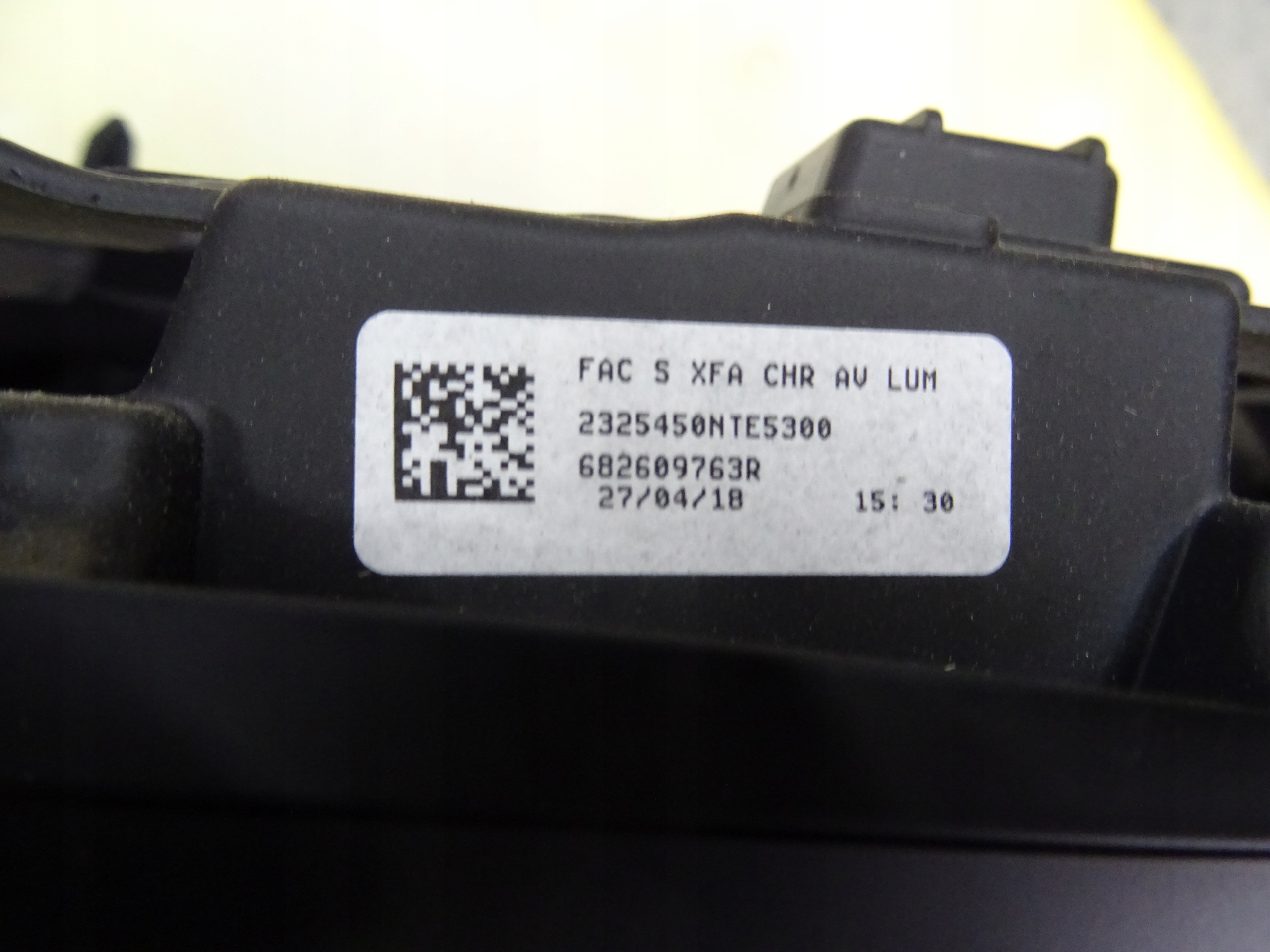 RENAULT SCENIC IV RAMKA ŚRODKOWA KONSOLI Producent części Renault OE