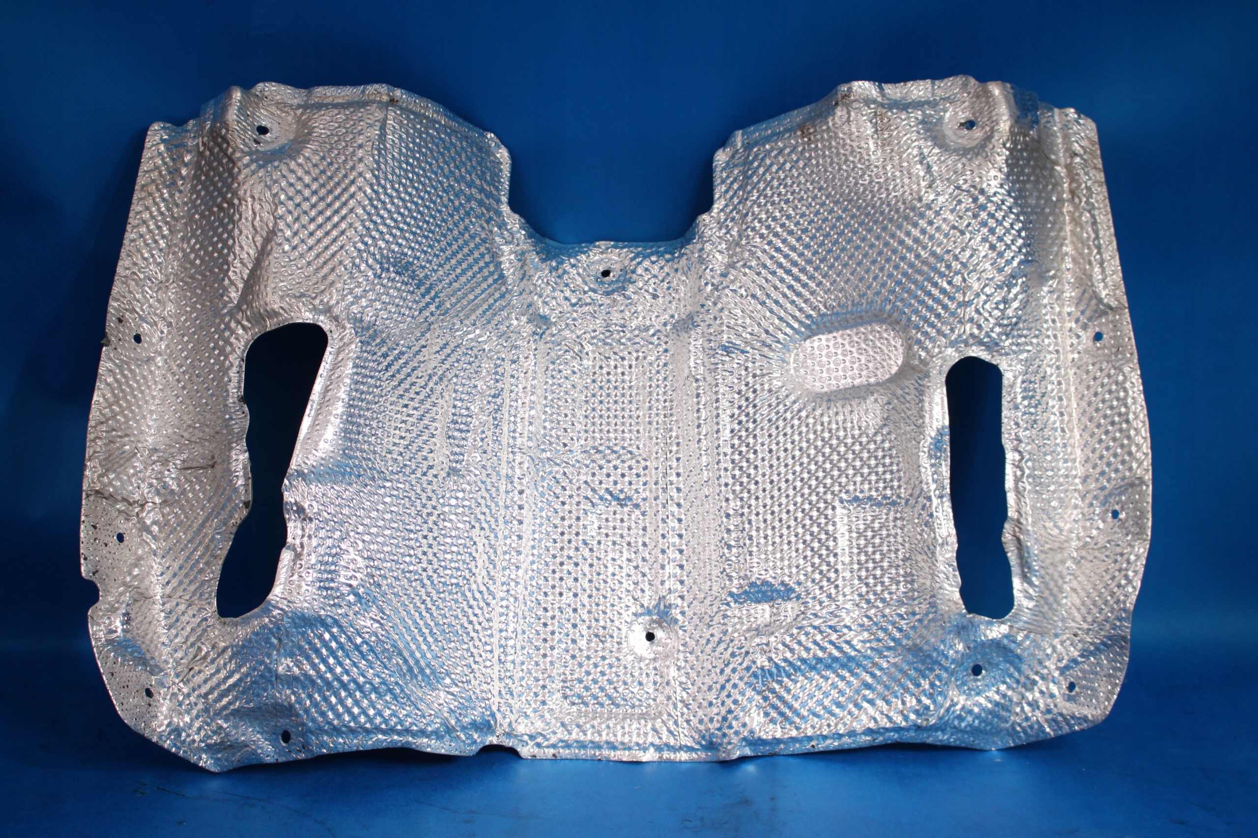 4G0864843C - Ауди А6 К7 тепловой экран тоннеля 4Г0864843К 17Р