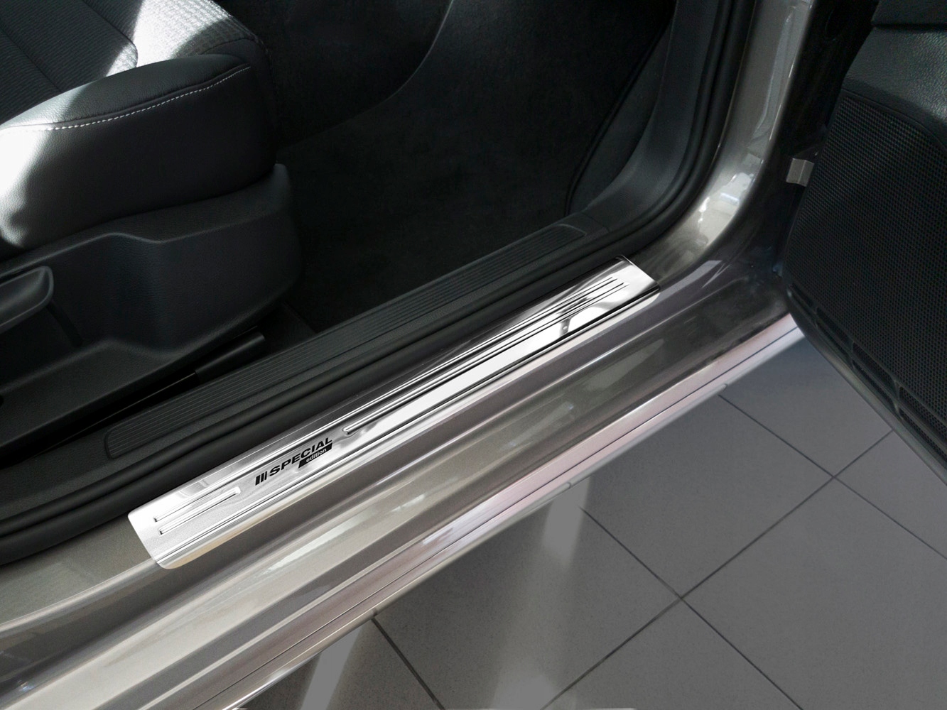 VOLKSWAGEN GOLF VII nakladki na progi progowe Weight with packaging 2 kg