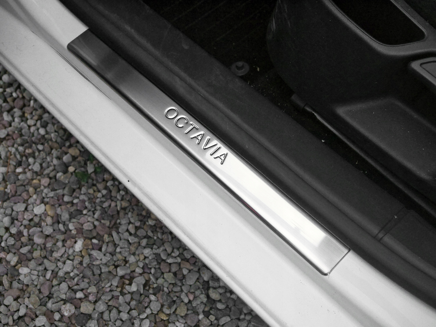 Nakladki listwy progowe progi Skoda Octavia 2 Manufacturer Omtec