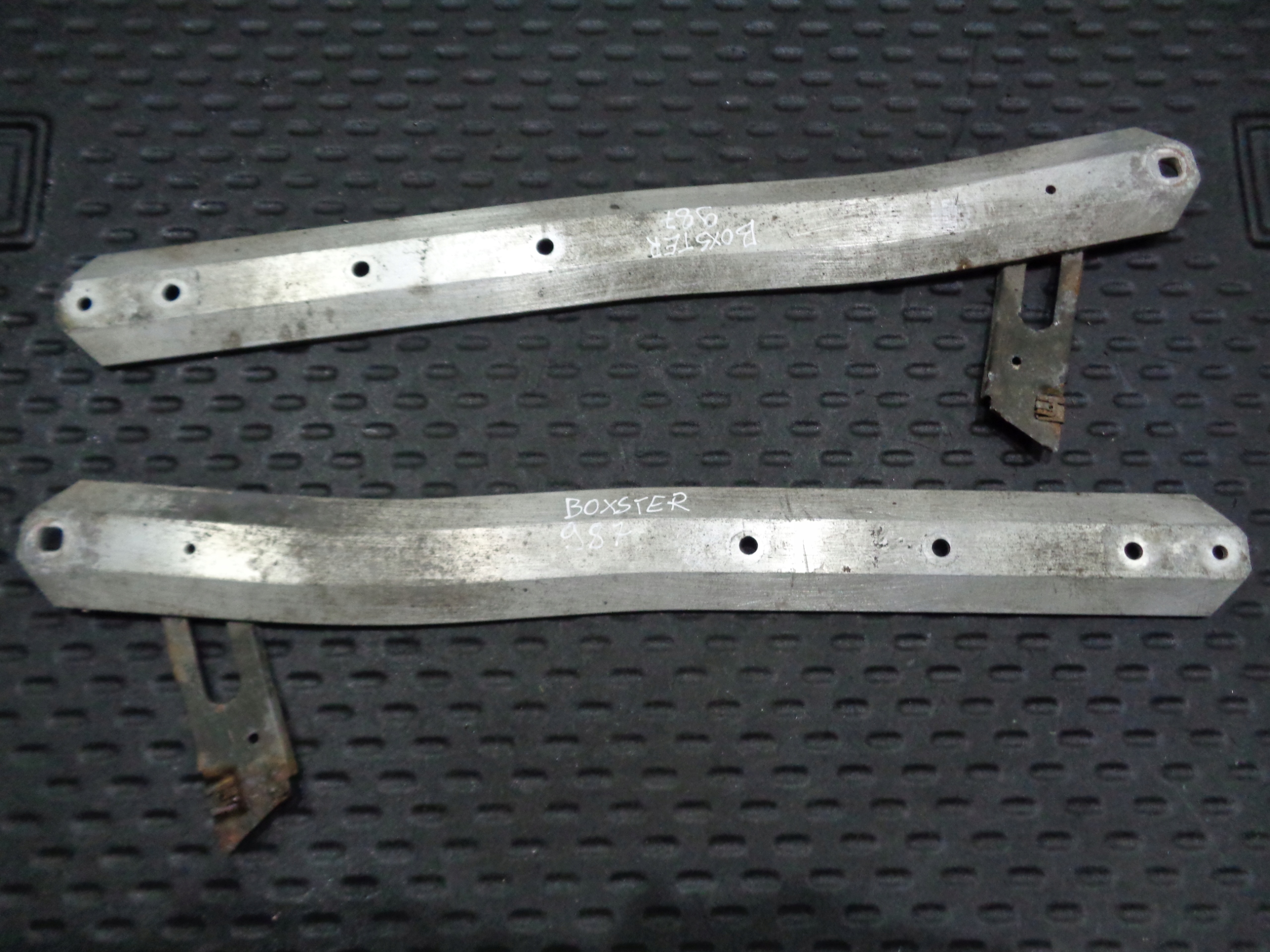 БАЛКА ЗАД. ДЕРЖАТЕЛЬ 2.7 PORSCHE BOXSTER 987