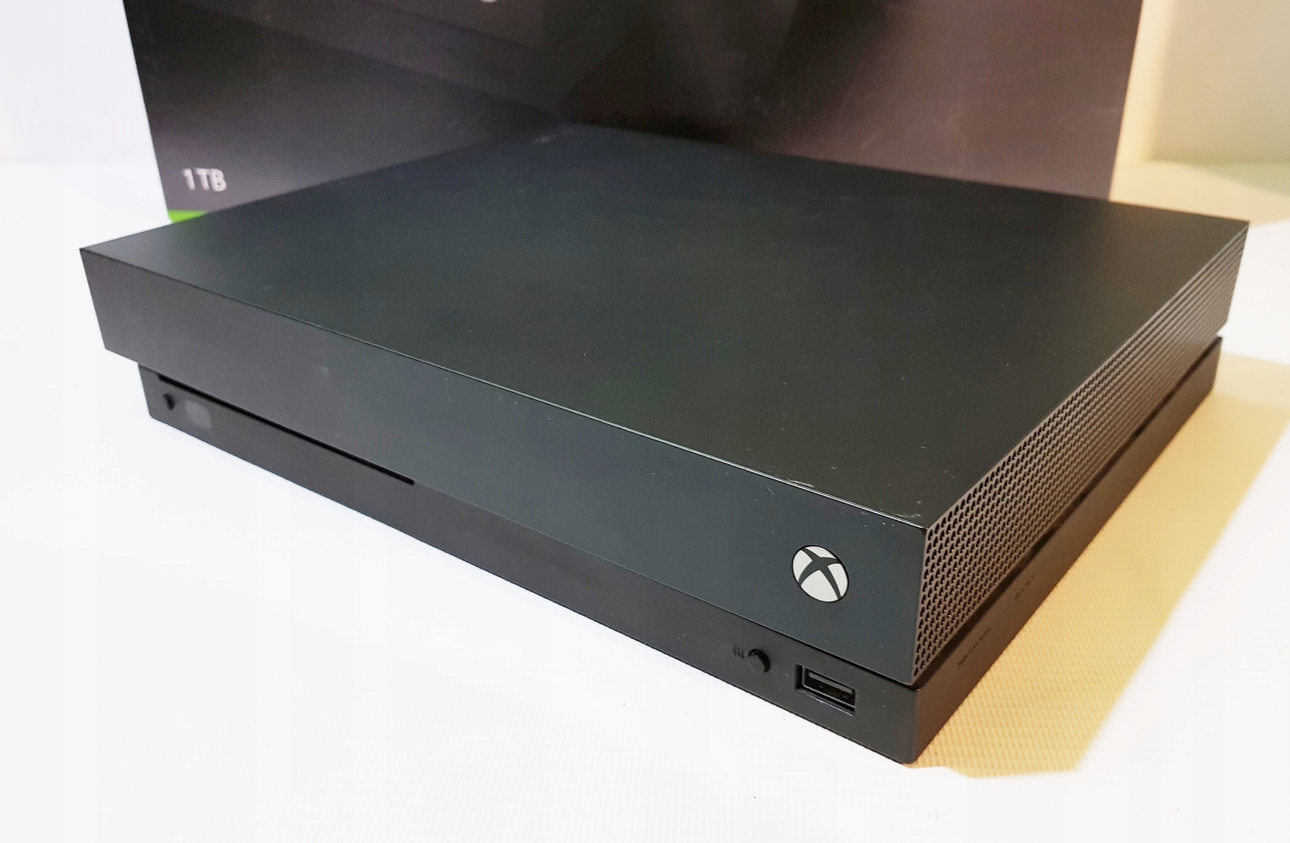 XBOX ONE X 1TB FORZA + MINECRAFT EAN (GTIN) 0889842208566