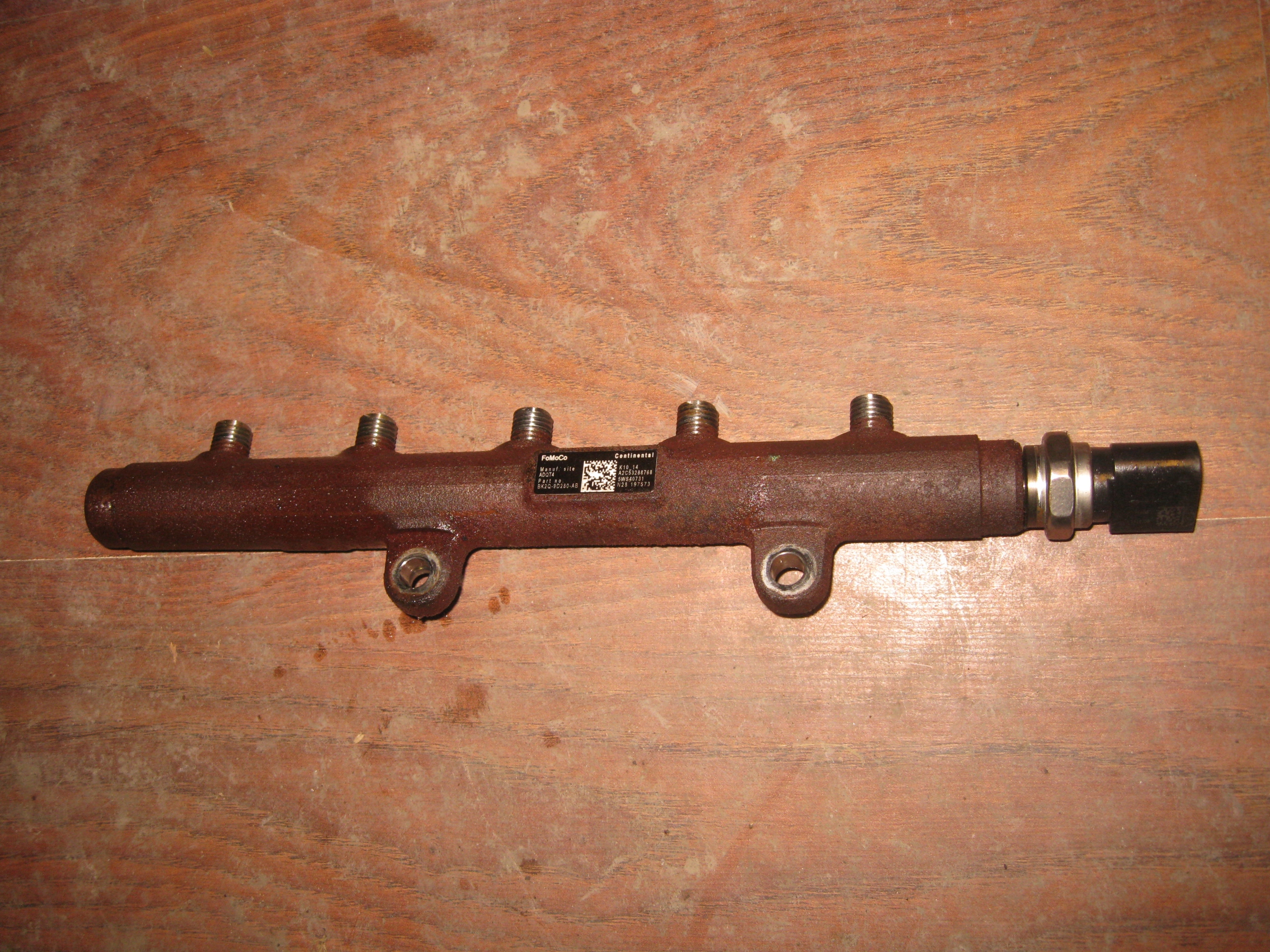 Ford OE 9674300080 топливная рейка