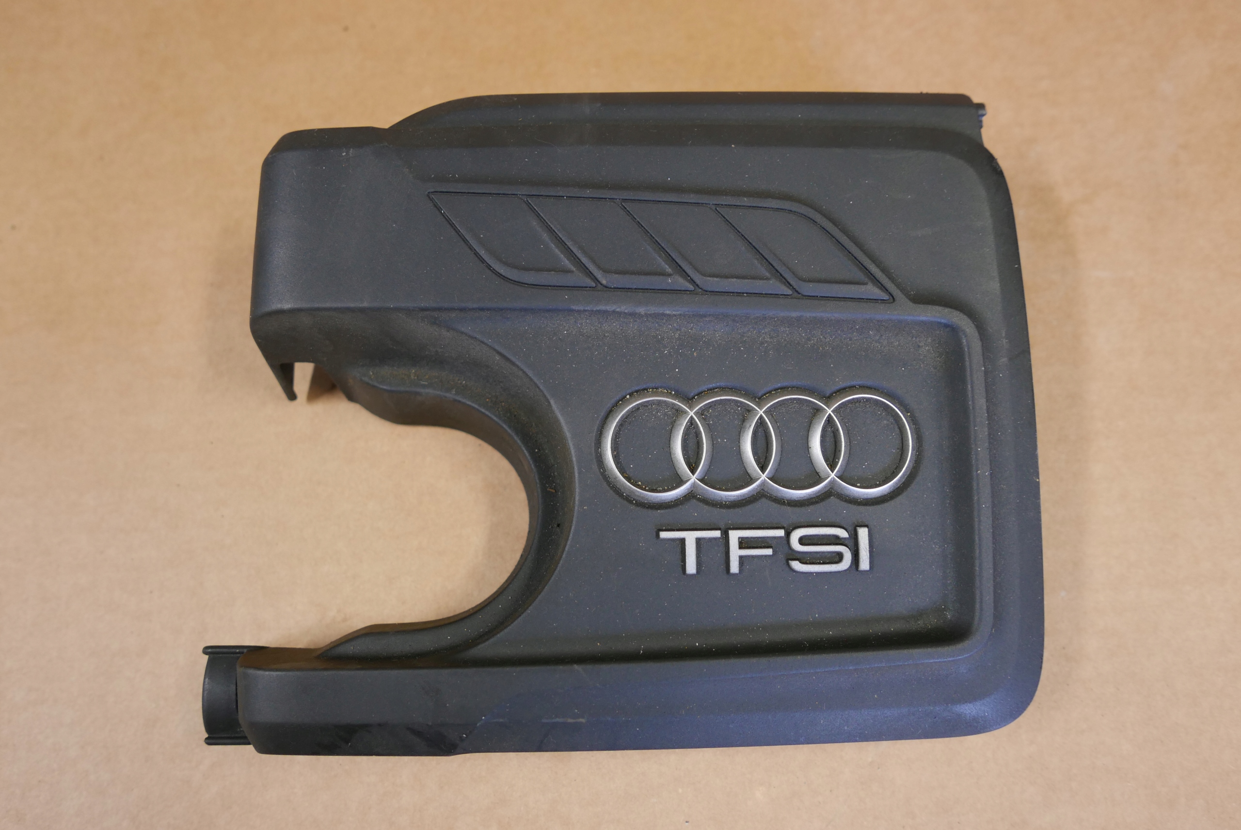 Audi A1 Q3 A3 капот двигуна 04e103925b