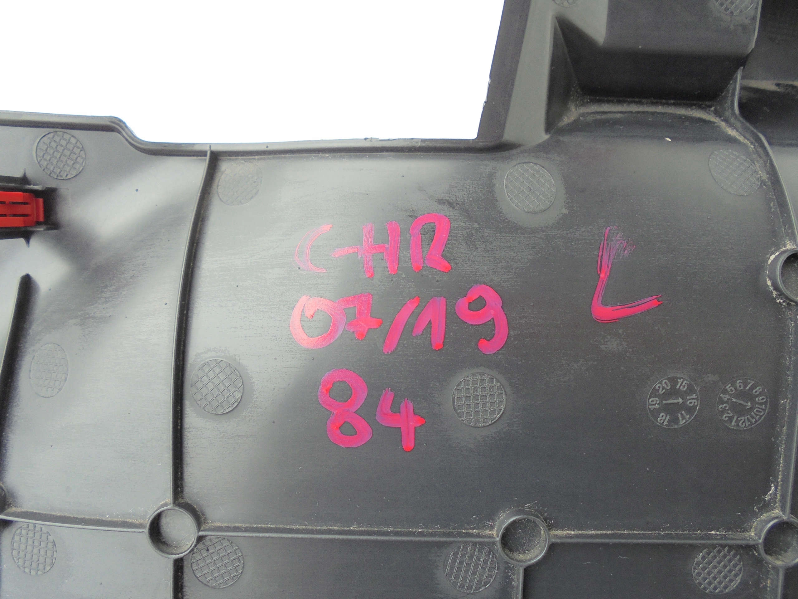 TOYOTA C-HR OSŁONA ZAŚLEPKA TUNELU LEWA 58816F4010 Wersja Europejska