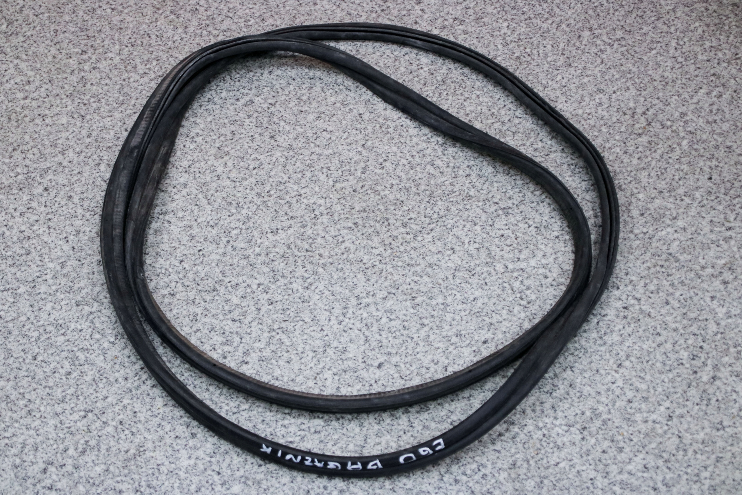 BMW E60 USZCZELKA KLAPY TYŁ BAGAŻNIKA 7034171