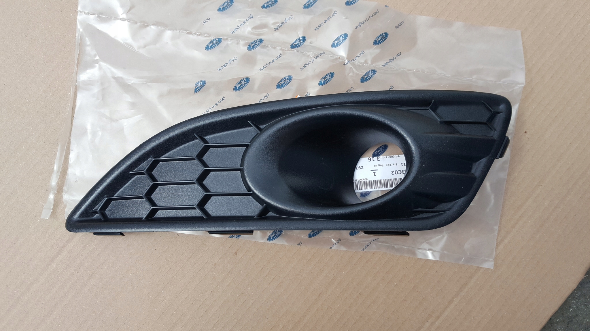 C1BJ-15A222-BA - FIESTA MK7 LIFT ST LINE РАМКА РЕШЕТКА ГАЛОГЕННАЯ ЛЕВАЯ