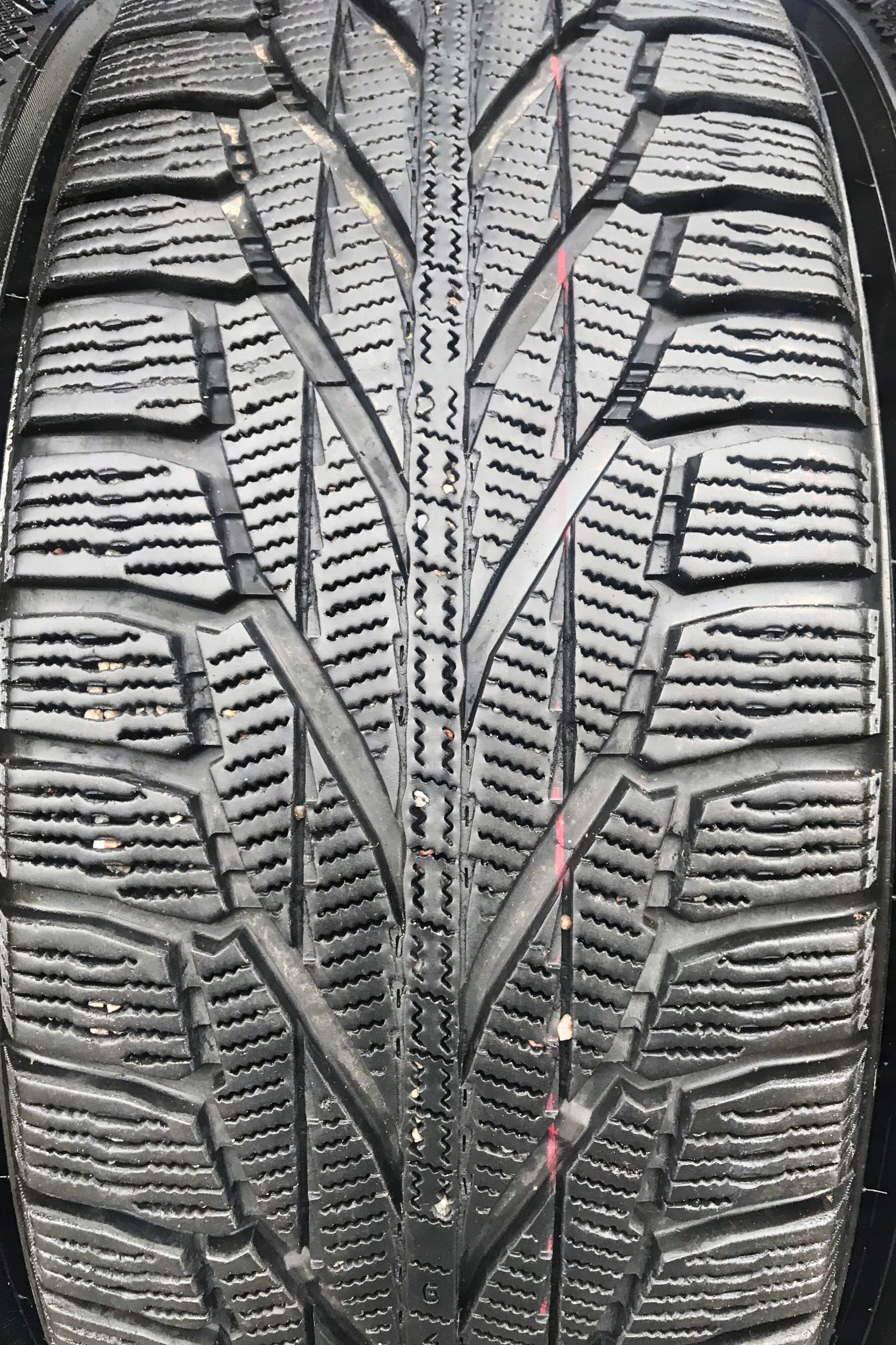 4x 215/65R16 NOKIAN HAKKAPELITTA R2 SUV 102R ZIMA Rok produkcji 2015